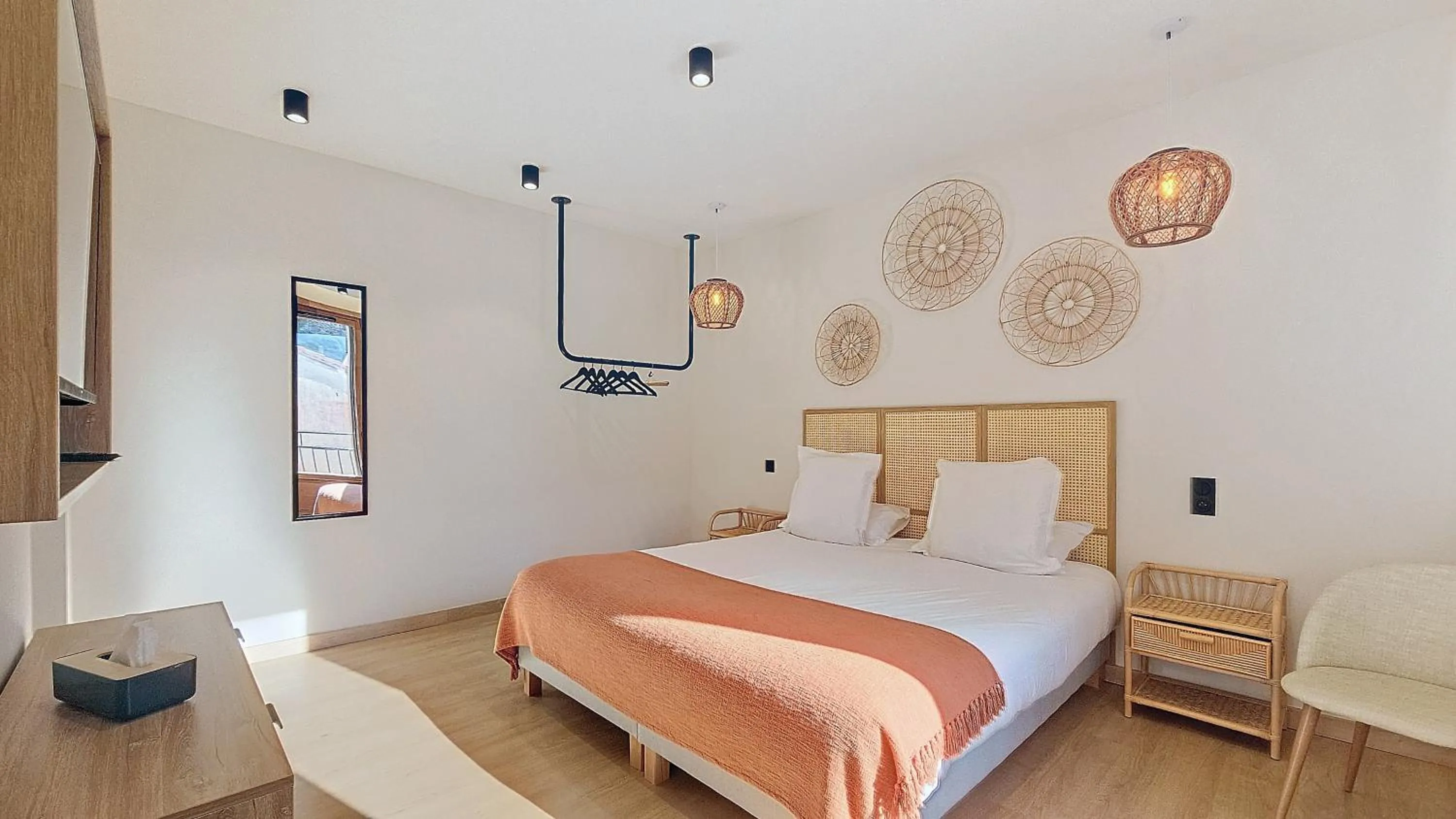 Photo of the whole room, Bed in Intense Boutik-Hôtel