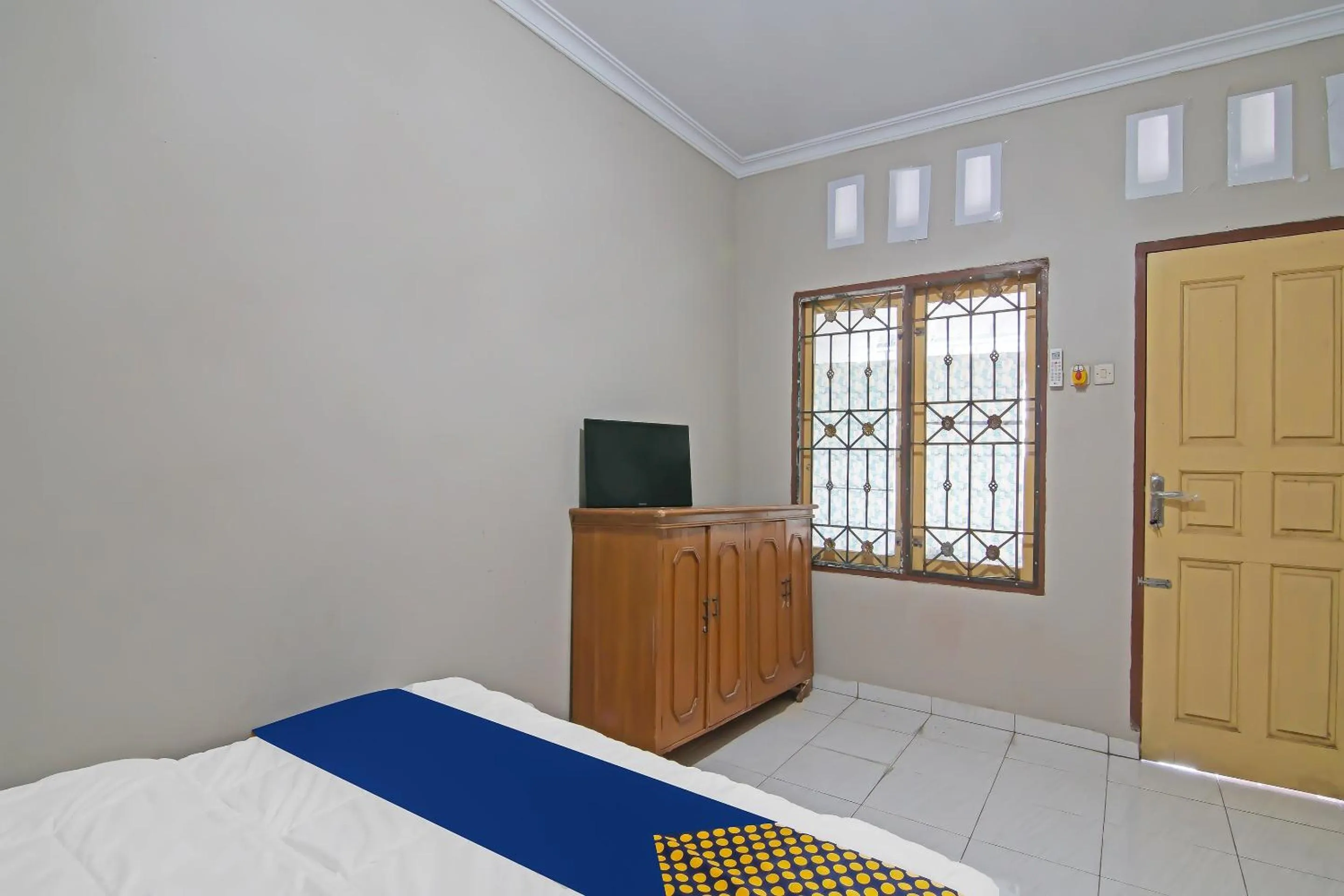 Bedroom, Bed in Hotel O Flamboyan 25 Homestay Syariah