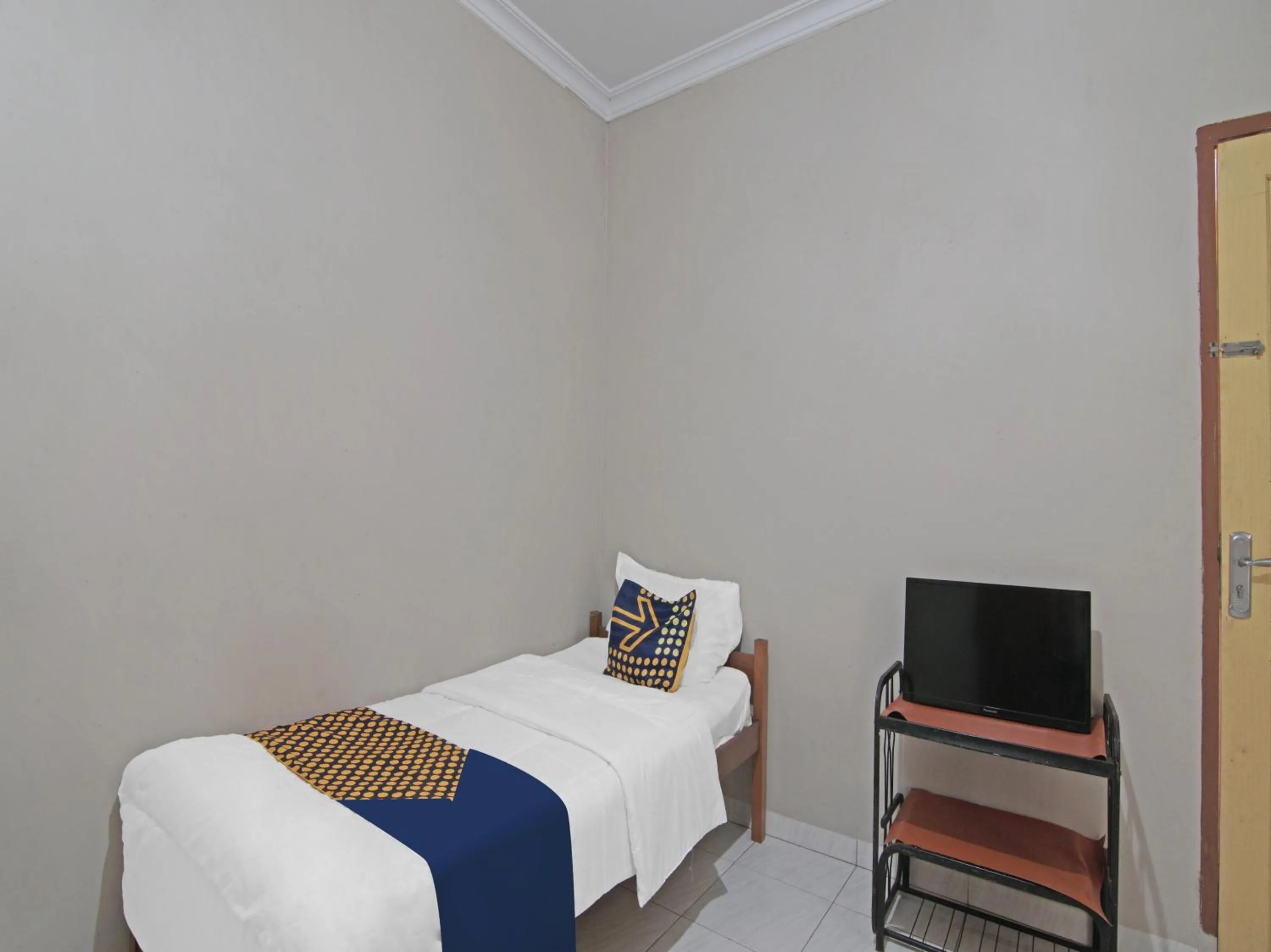 Bedroom, Bed in Hotel O Flamboyan 25 Homestay Syariah