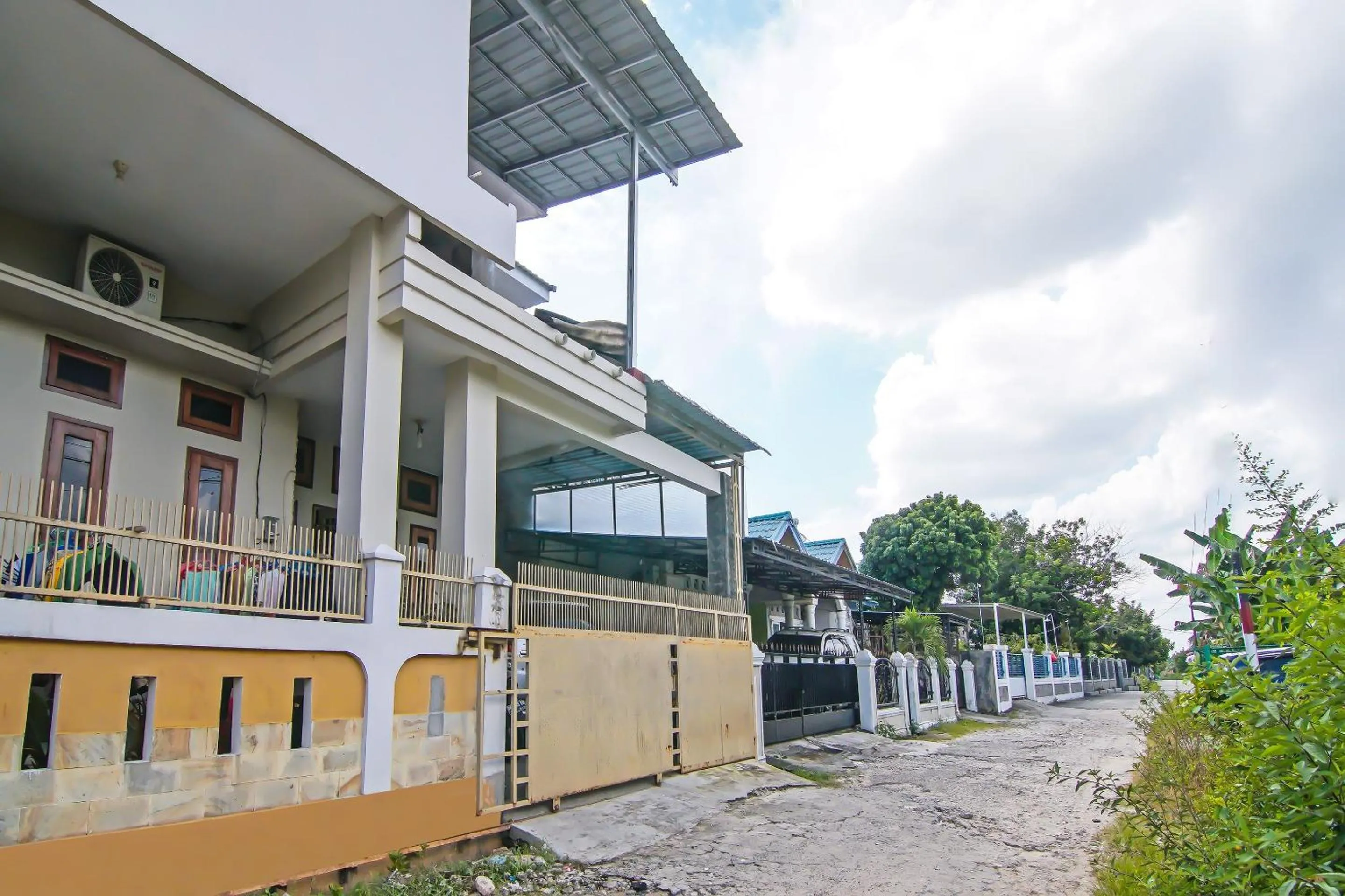 Facade/entrance in Hotel O Flamboyan 25 Homestay Syariah
