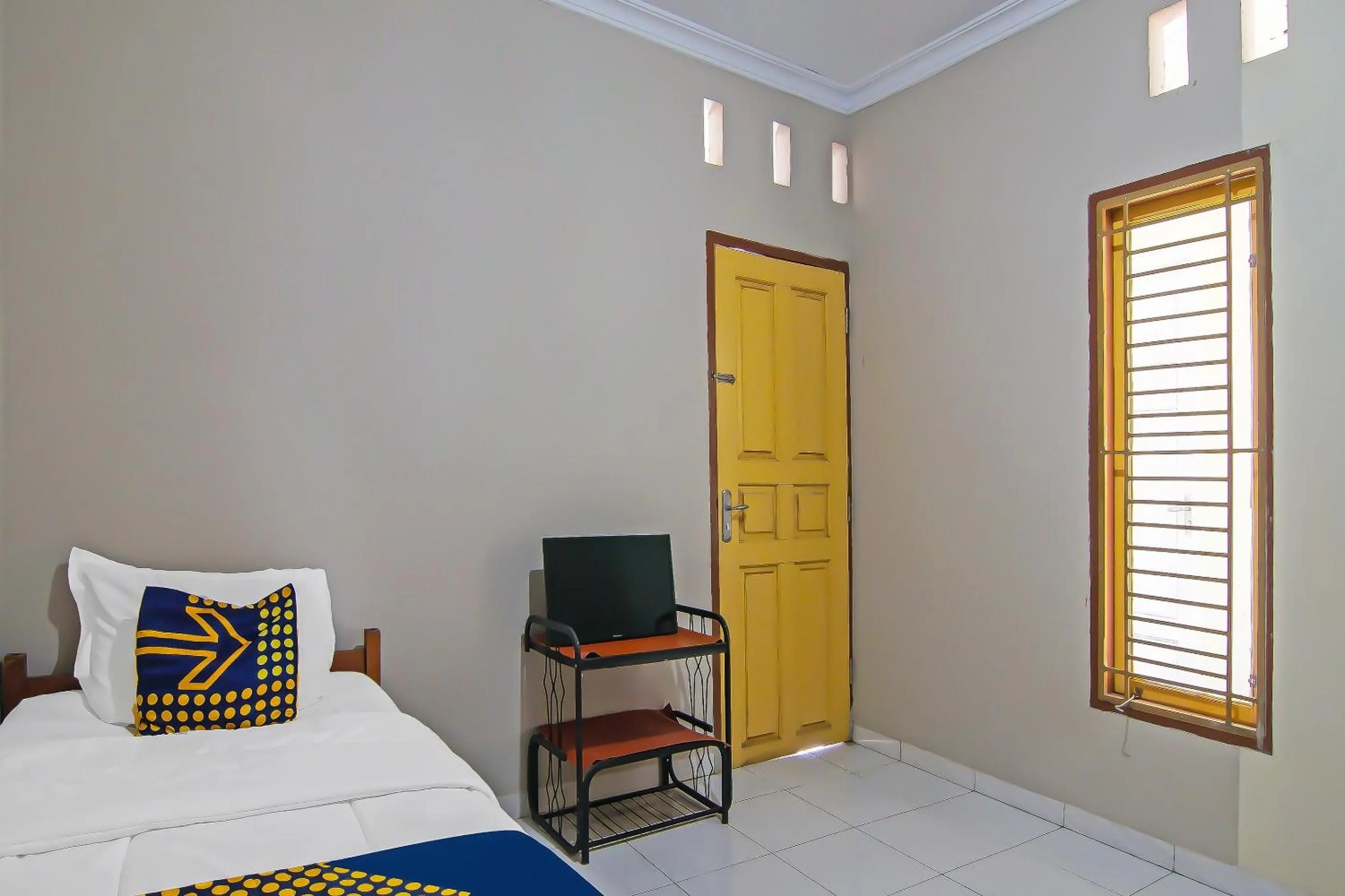 Bedroom, Bed in Hotel O Flamboyan 25 Homestay Syariah