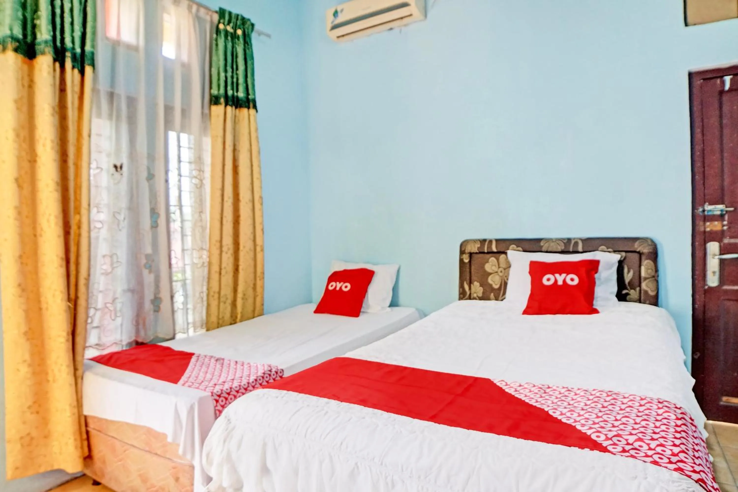 Bedroom, Bed in Hotel O Onasis Syariah Inn