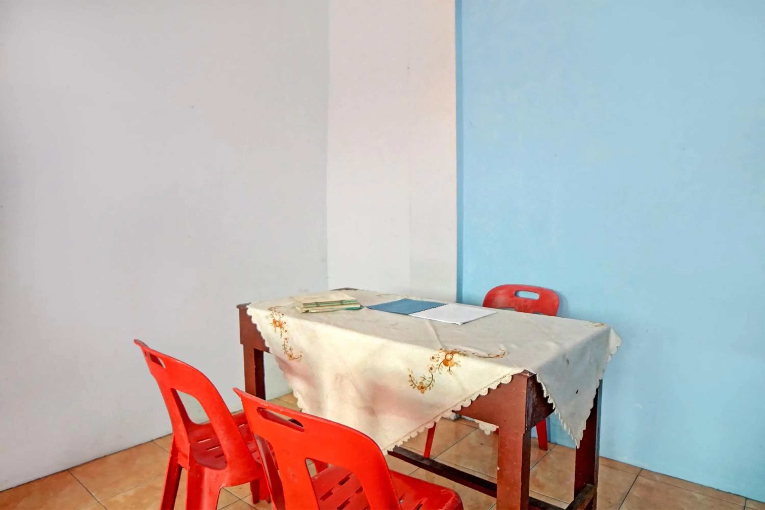 Lobby or reception in Hotel O Onasis Syariah Inn