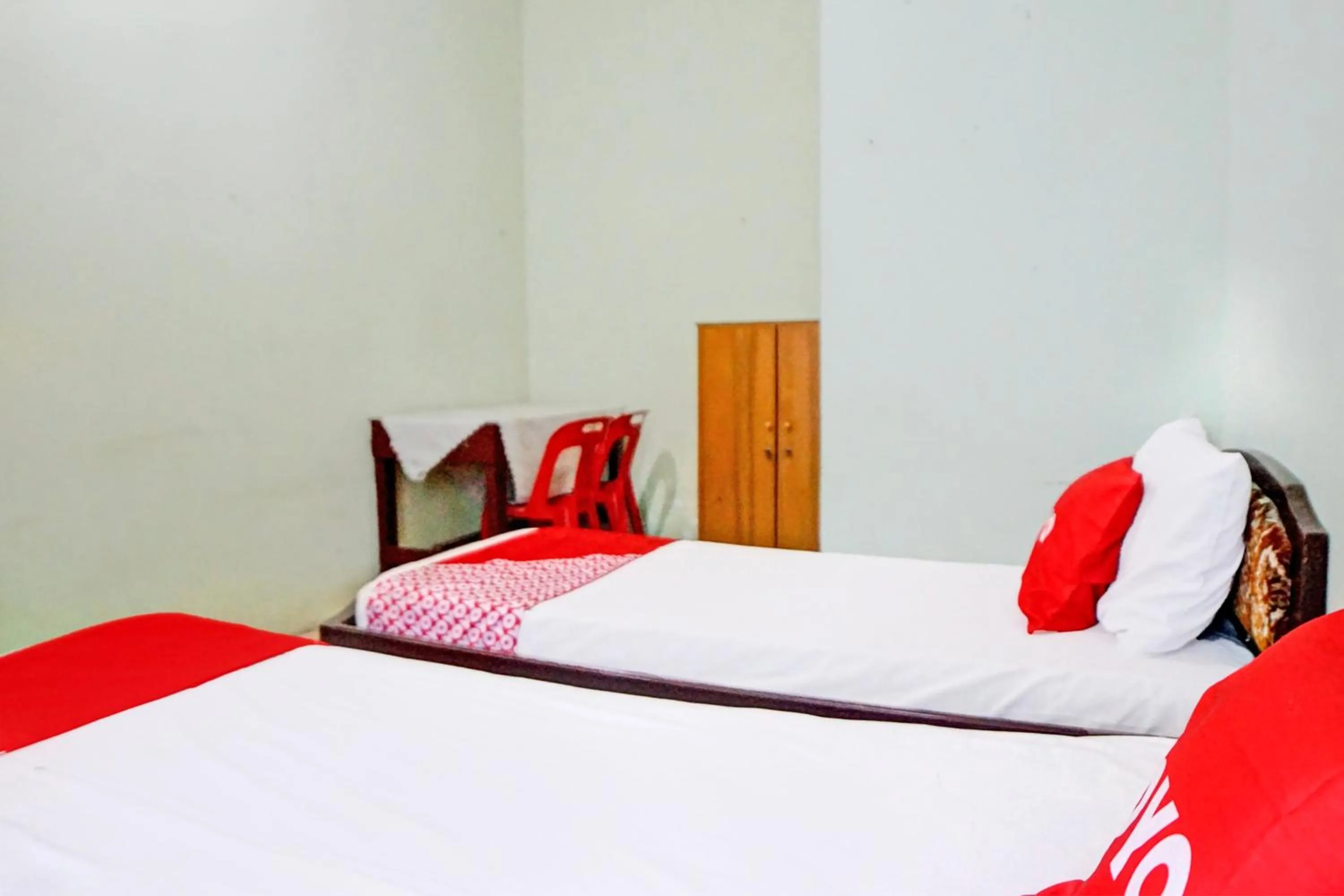 Bedroom, Bed in Hotel O Onasis Syariah Inn