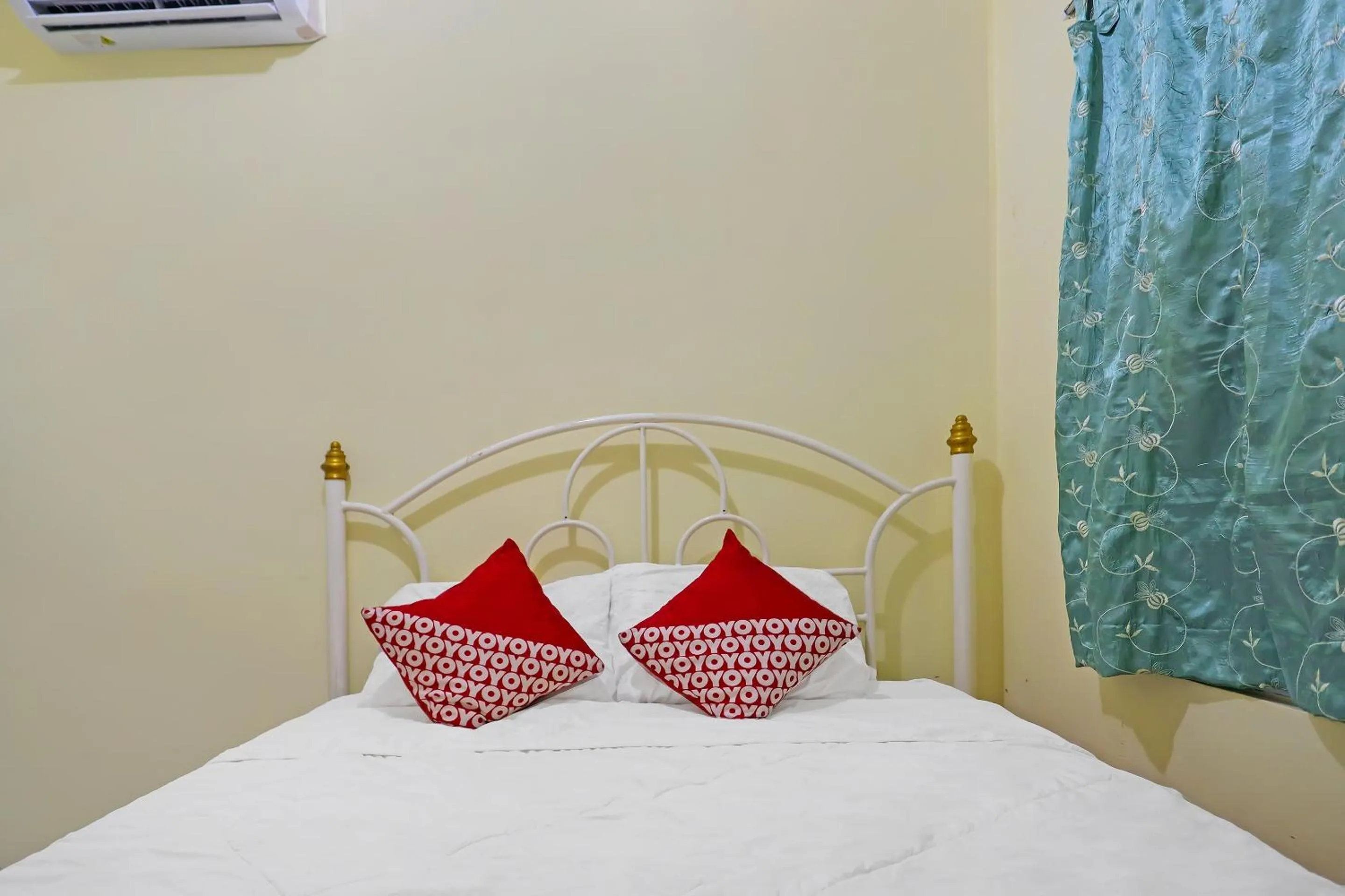 Bedroom in OYO 91974 Alfisal Syariah