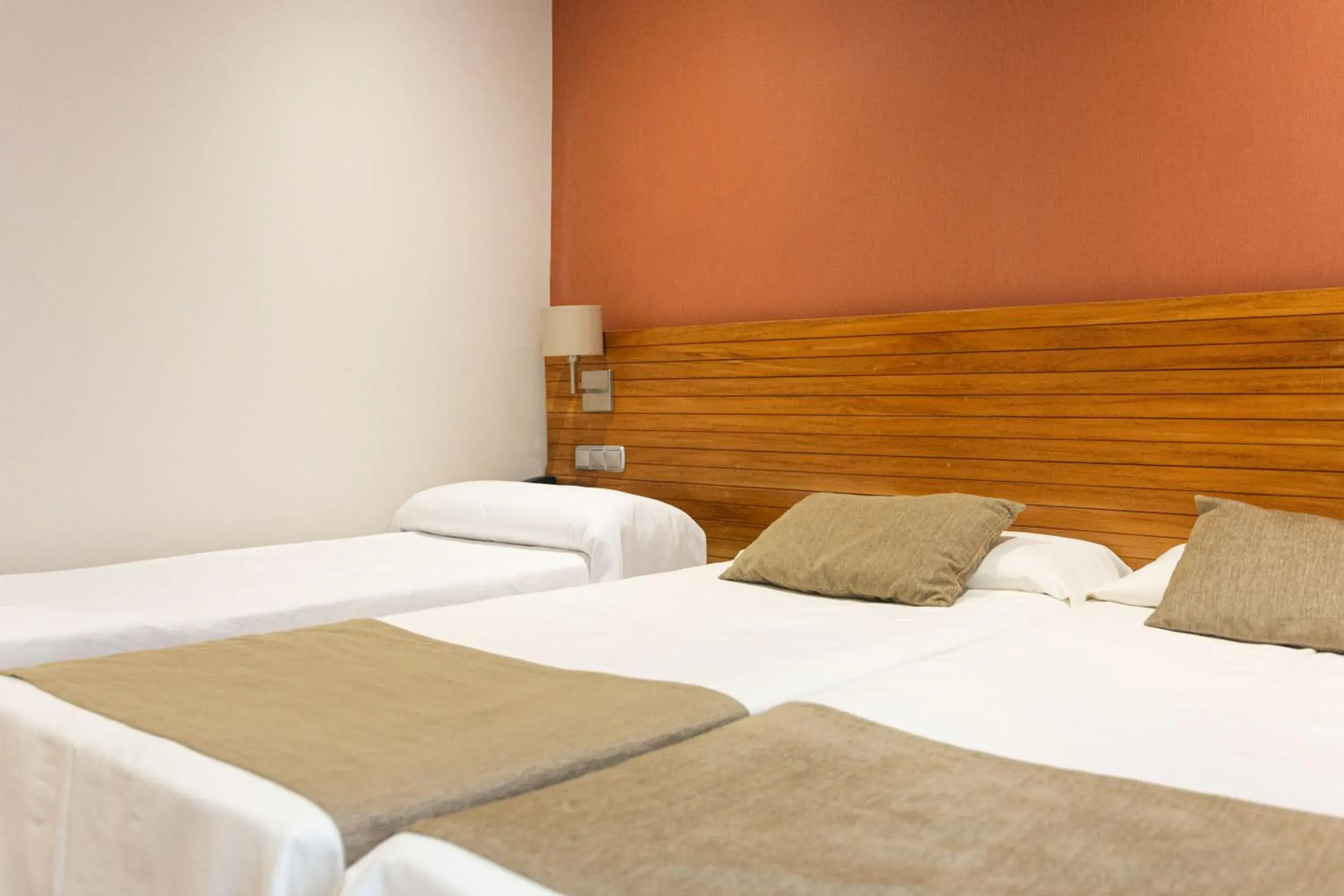 Twin Room (2 Adults + 1 Child) in Hotel Bulevard Twin Room (2 Adults + 1 Child) in Hotel Bulevard