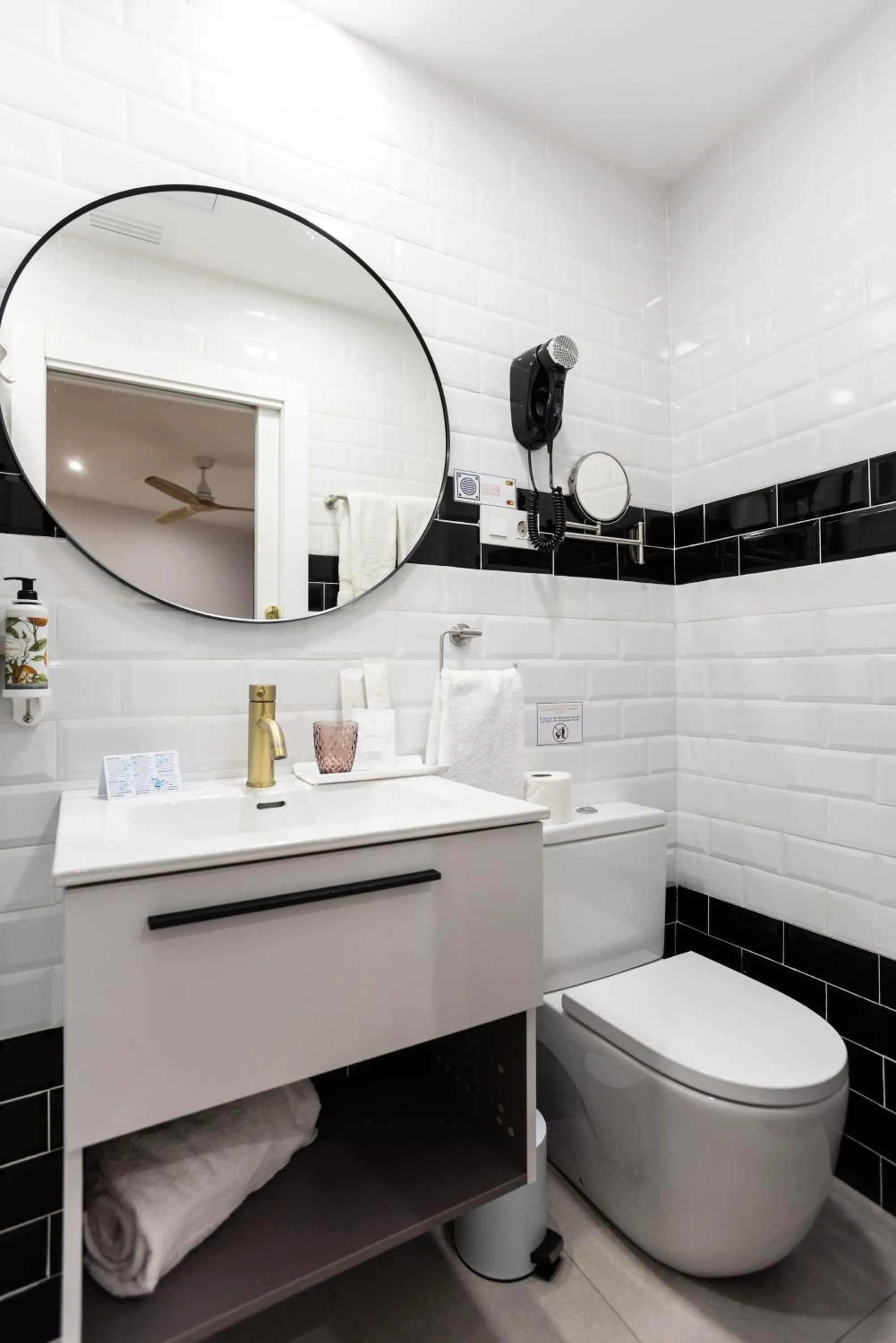 Bathroom in Venecia Plaza Centro