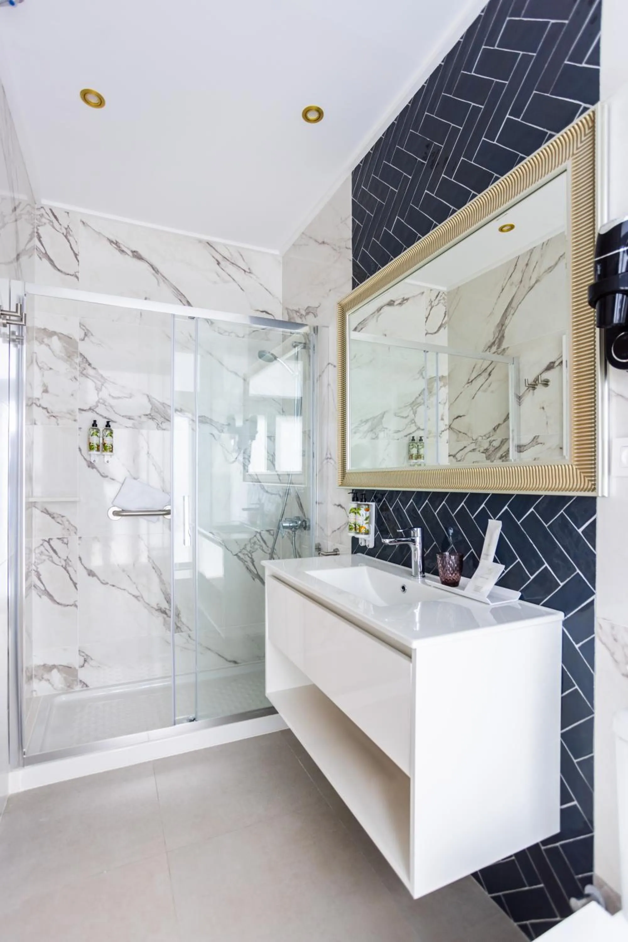 Bathroom in Venecia Plaza Centro