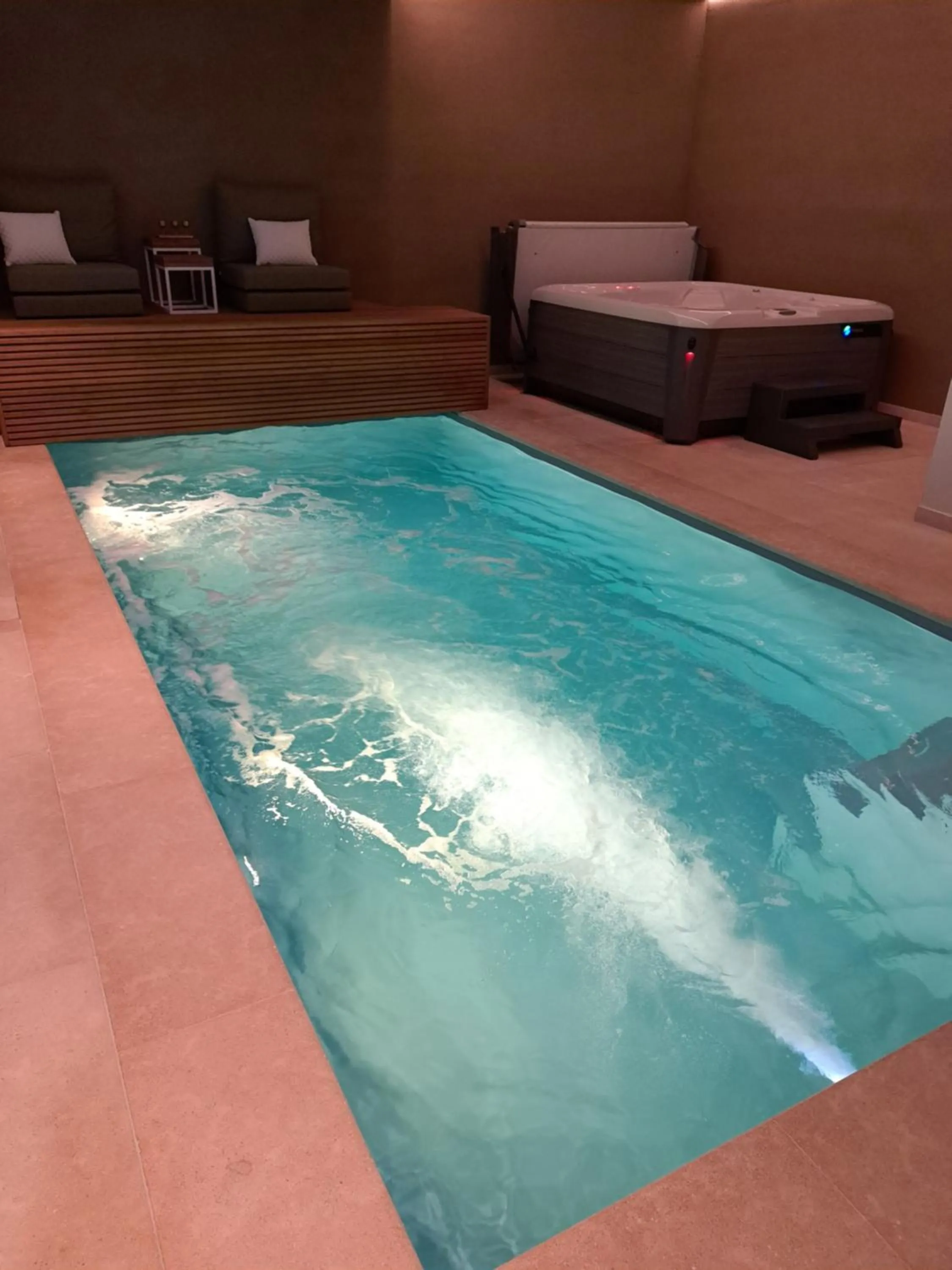 The Newport Lodge included 3h PRIVATE indoor welnes & use e-bikes