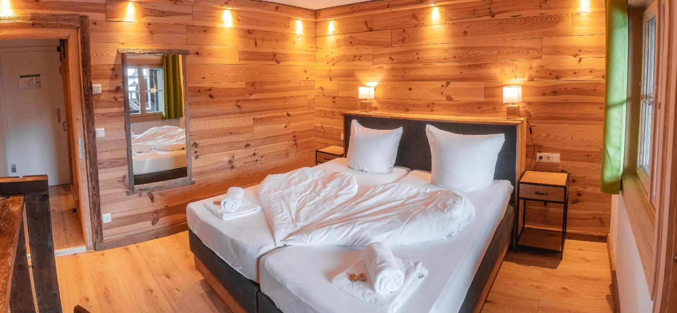 Double Room with Private Bathroom in Hostel - Ron`s Guesthouse