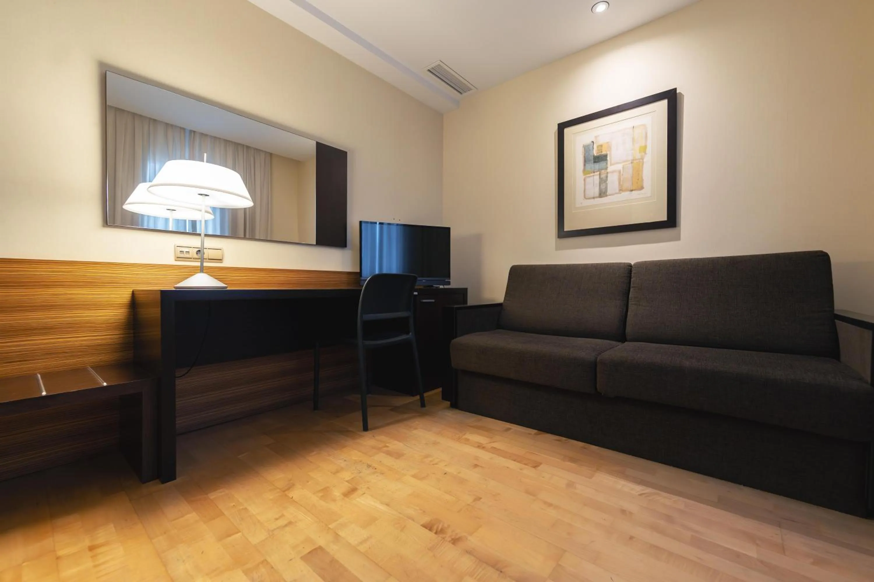 Photo of the whole room in Port Elche