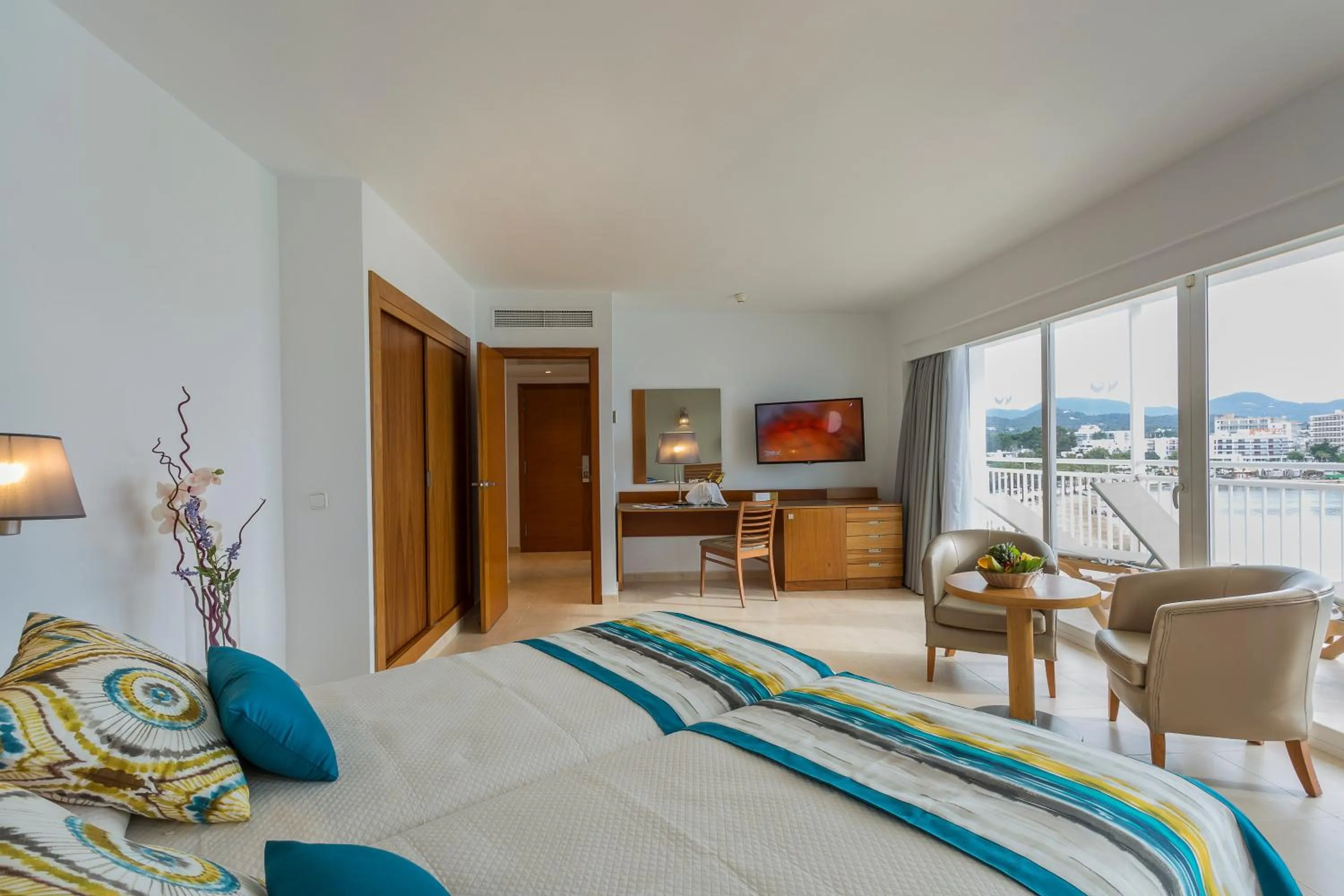 Photo of the whole room, Bed in Palladium Hotel Palmyra - Adults Only