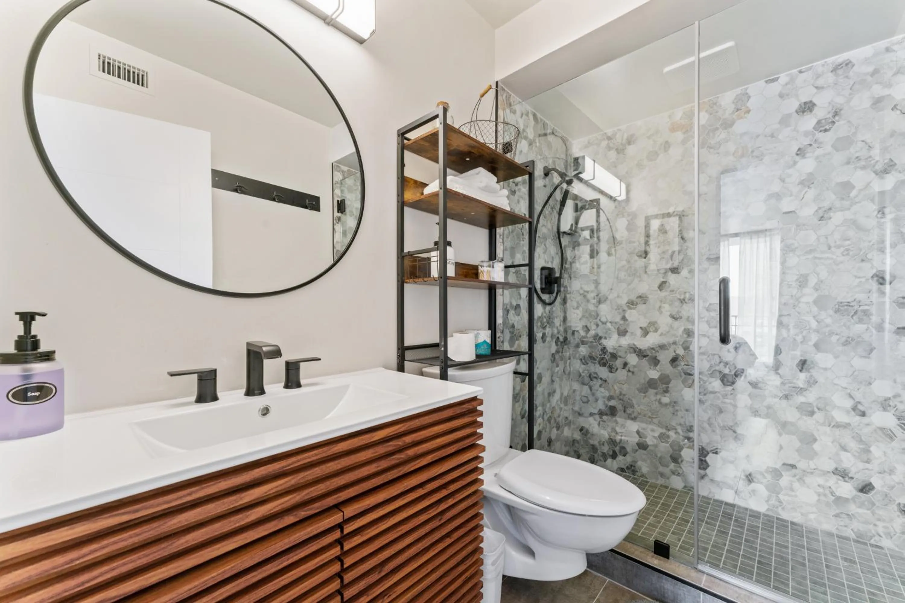 Shower in Panorama Place