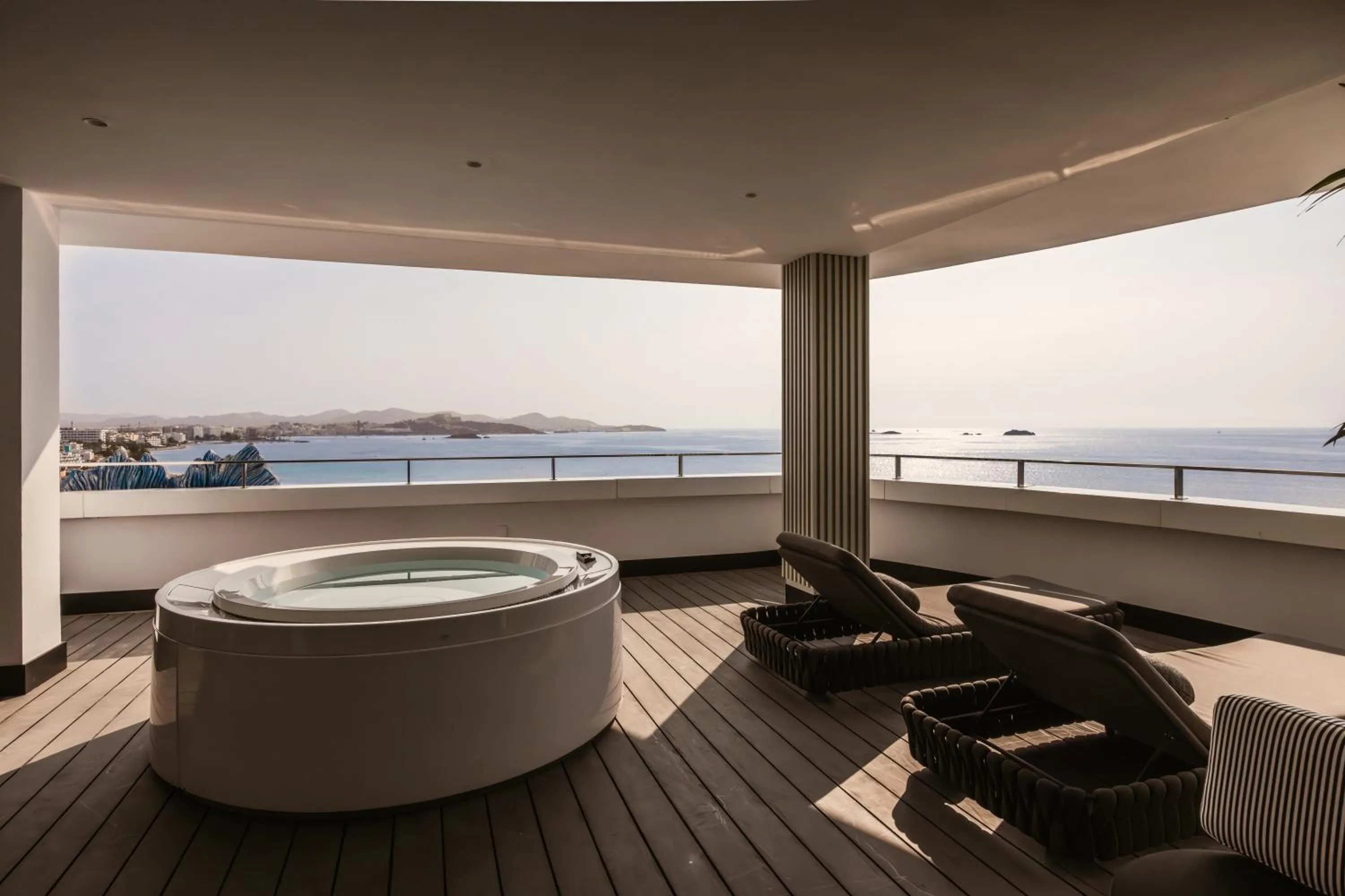 Hot Tub in The Unexpected Ibiza Hotel - Ushuaïa Club entrance included