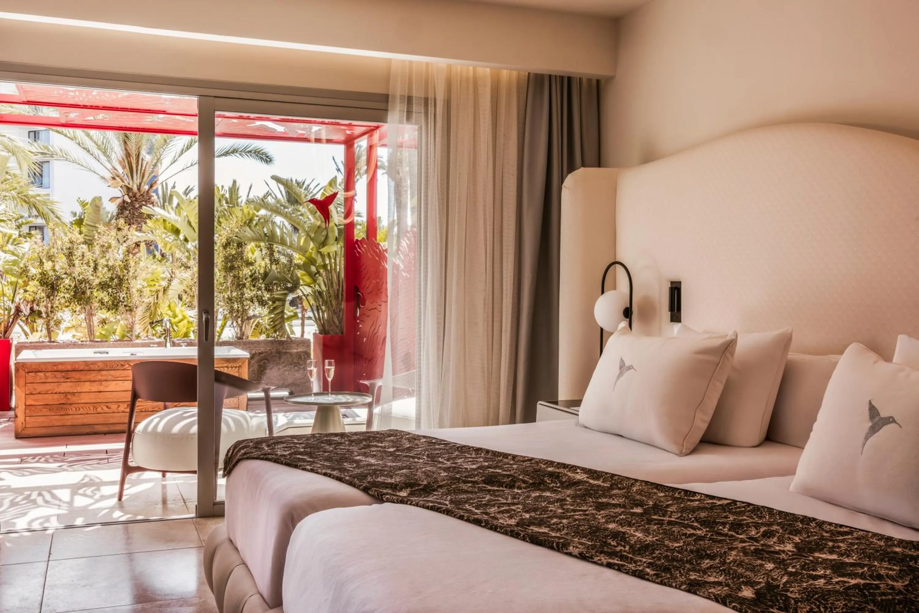 Bed in The Unexpected Ibiza Hotel - Ushuaïa Club entrance included