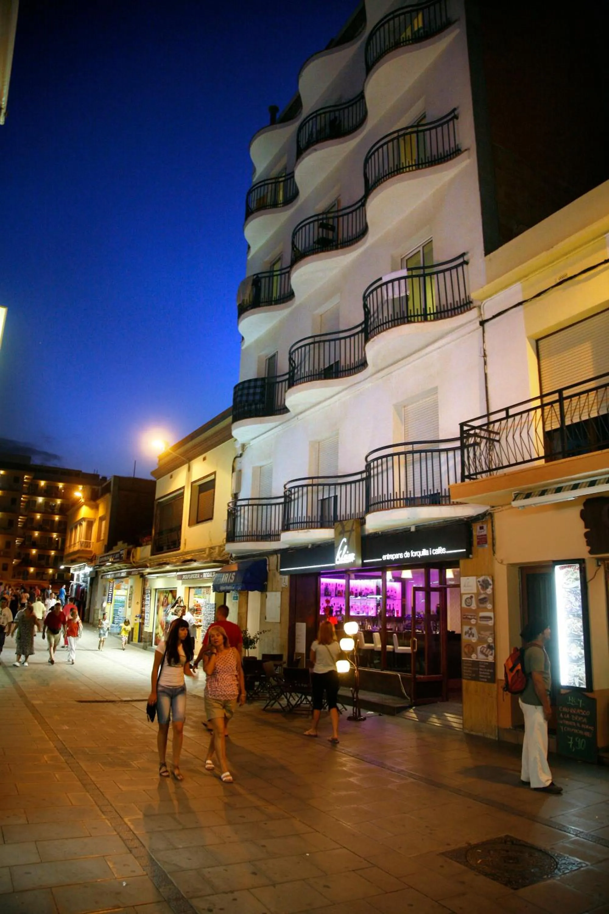 Night in Aparthotel Iris