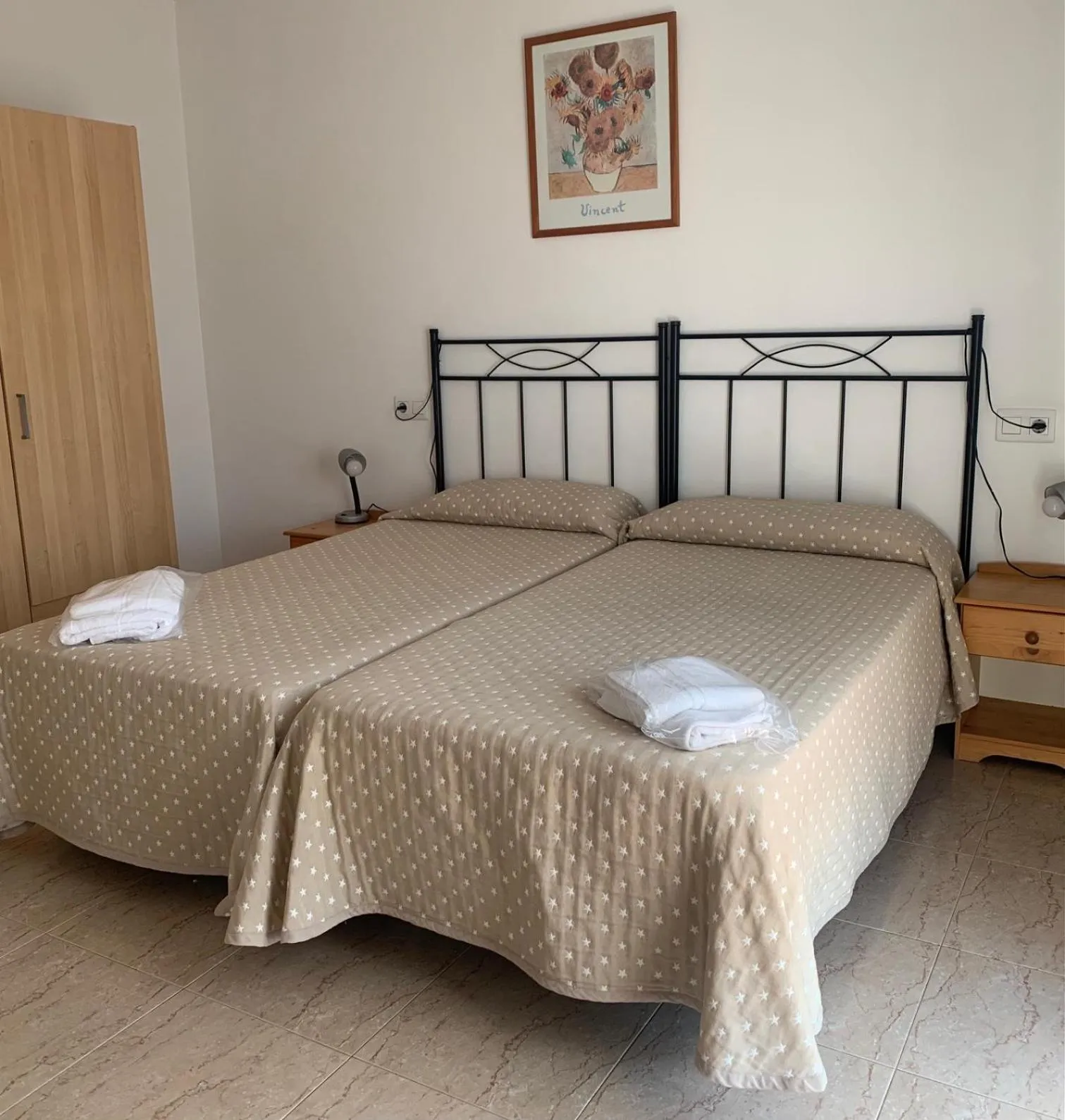 Decorative detail, Bed in Aparthotel Iris