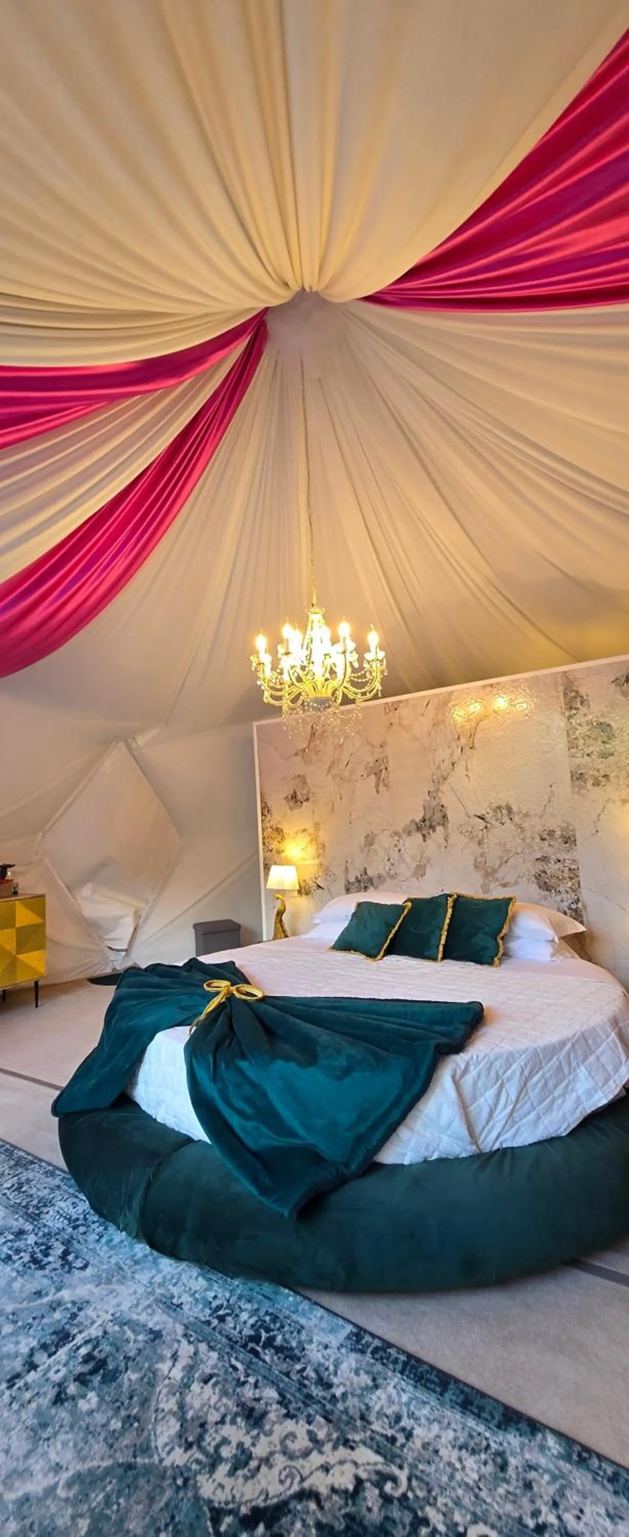 Photo of the whole room, Bed in Bubble Glamping Sicily