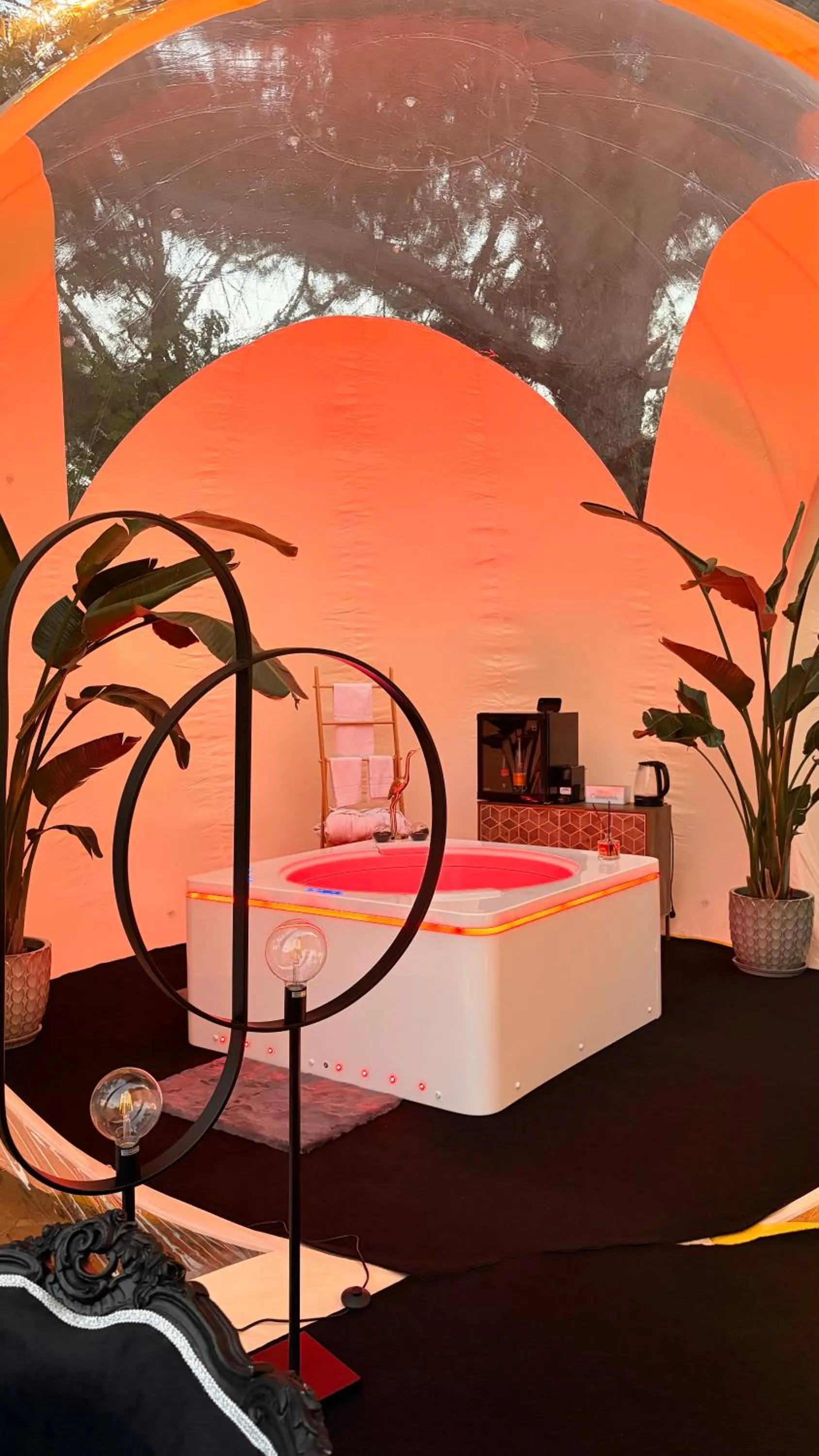 Hot Tub, Bed in Bubble Glamping Sicily
