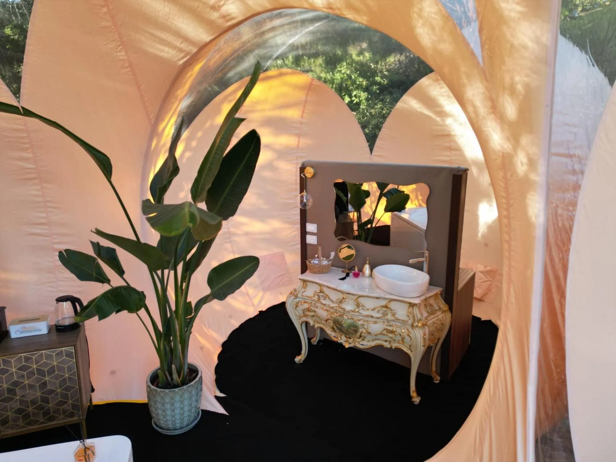 Bathroom, Bed in Bubble Glamping Sicily