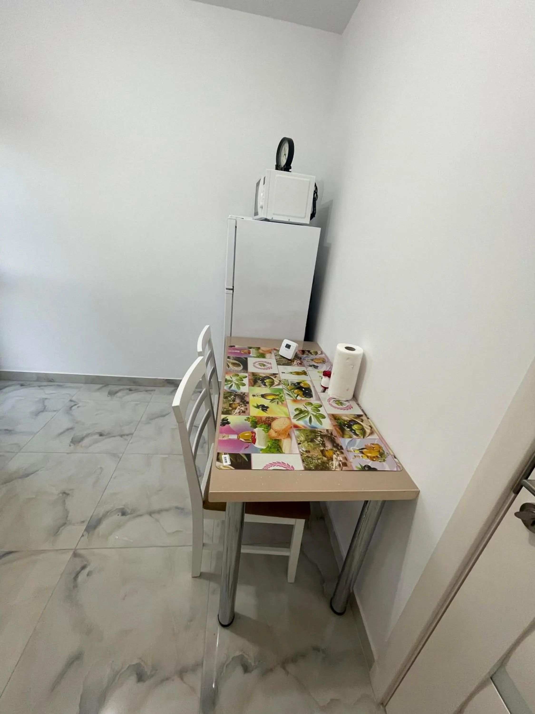 Kitchen or kitchenette in Pensiunea Giulia