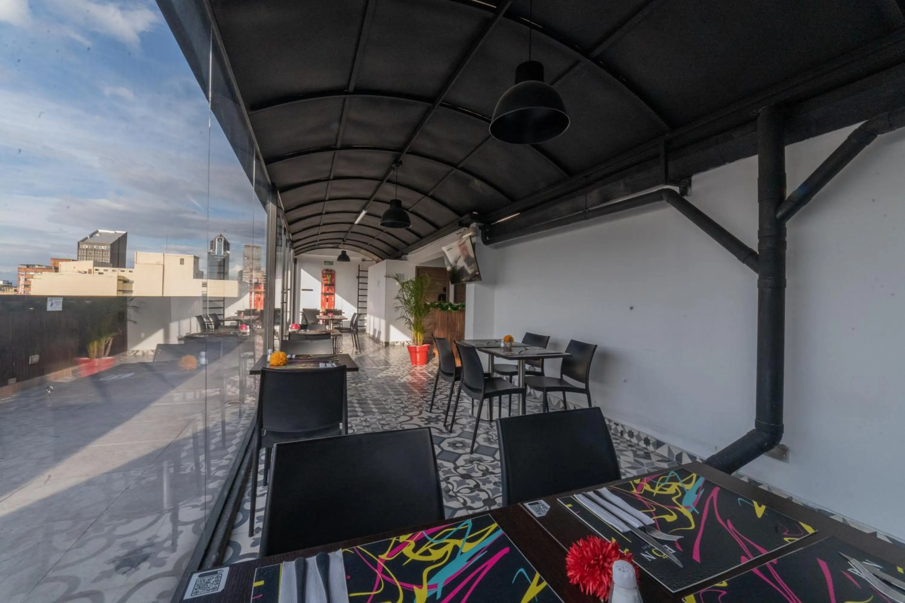 Restaurant/places to eat in Bon 17 Hotel By SHG