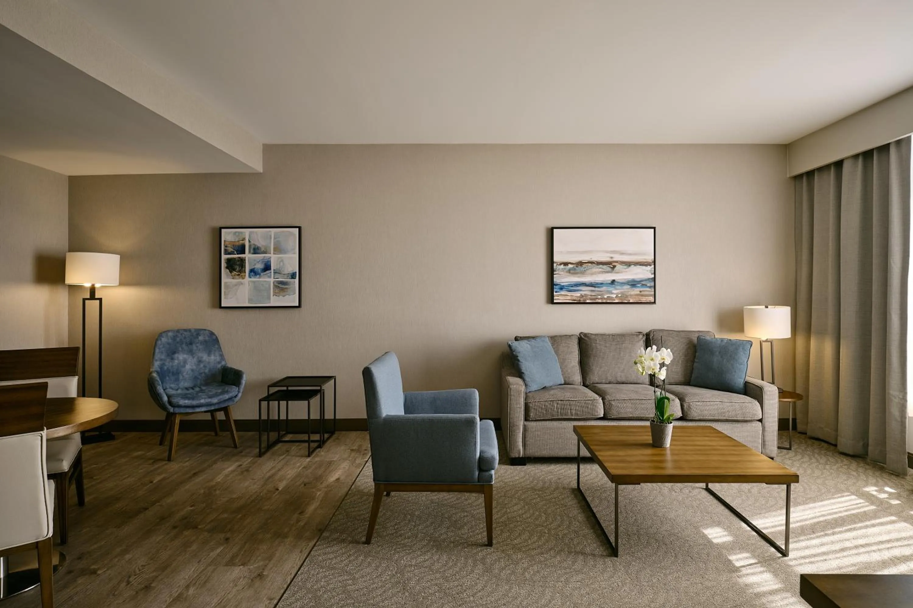 Living room in Great Blue Heron Hotel