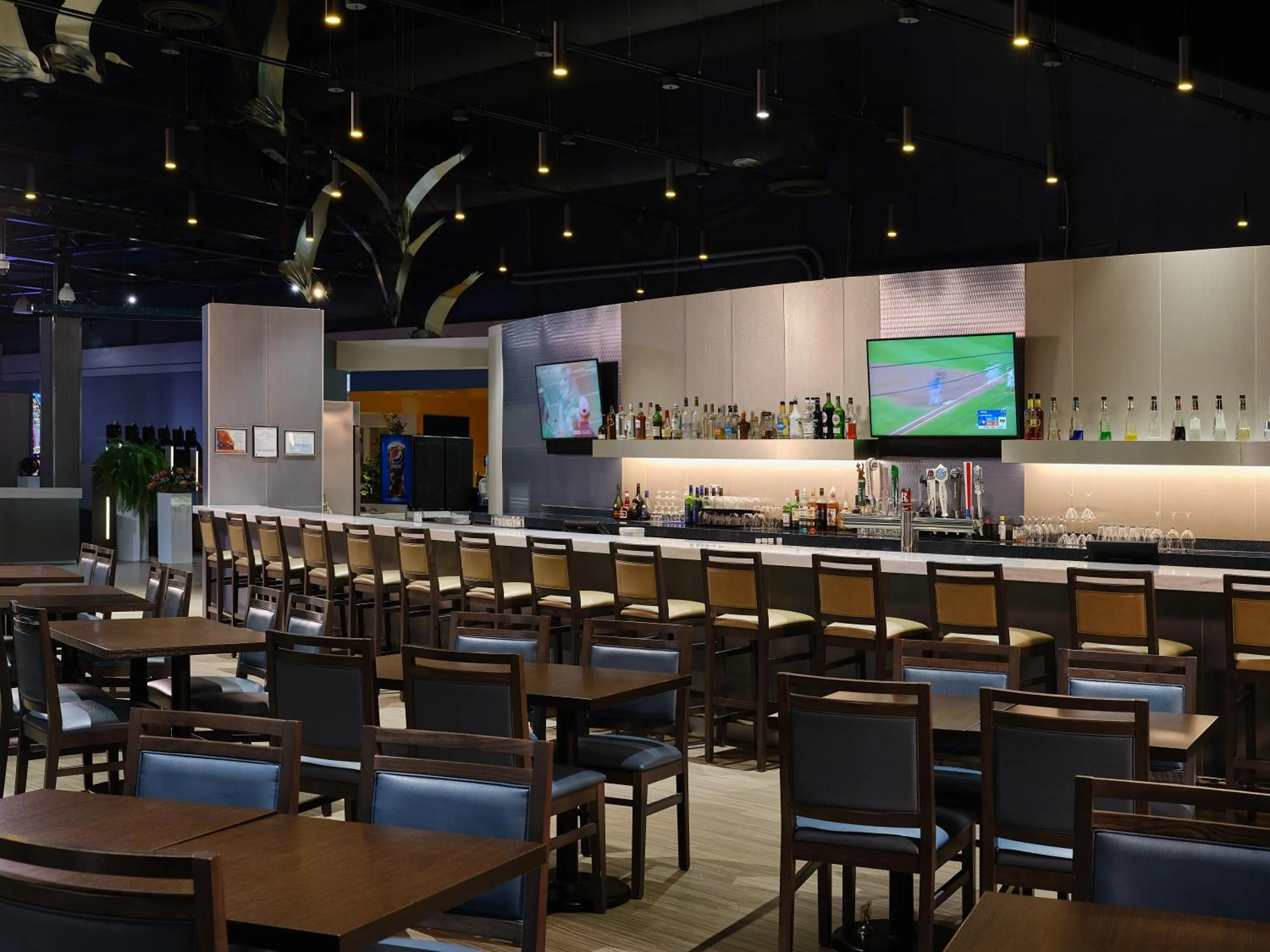 Restaurant/places to eat in Great Blue Heron Hotel