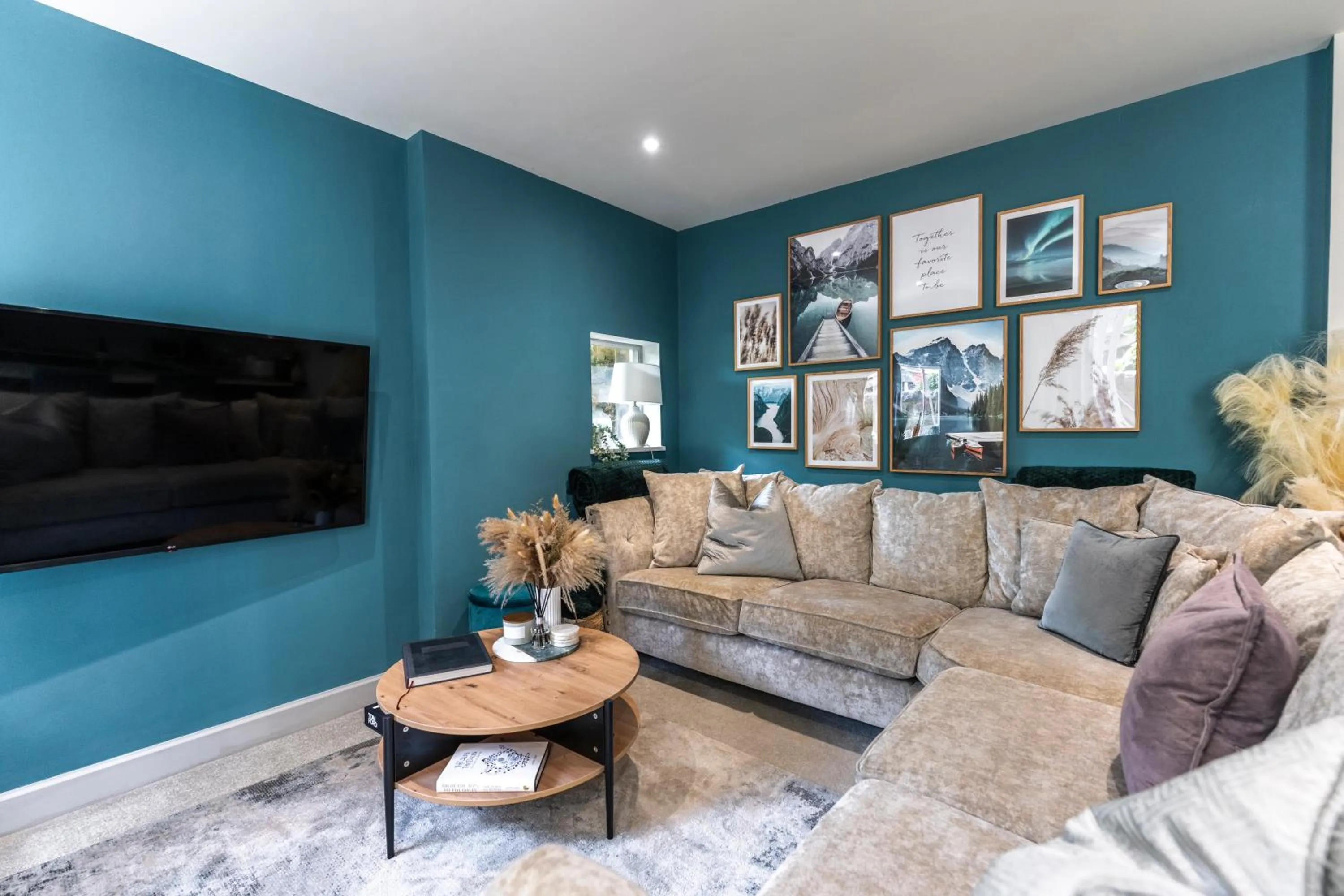 Spring Mount Huge Luxury Full Apartment- Harrogate Centre-Two extremely comfy Kingsize Bedrooms-Fully equipped Modern Kitchen-Cosy living room with Huge TV