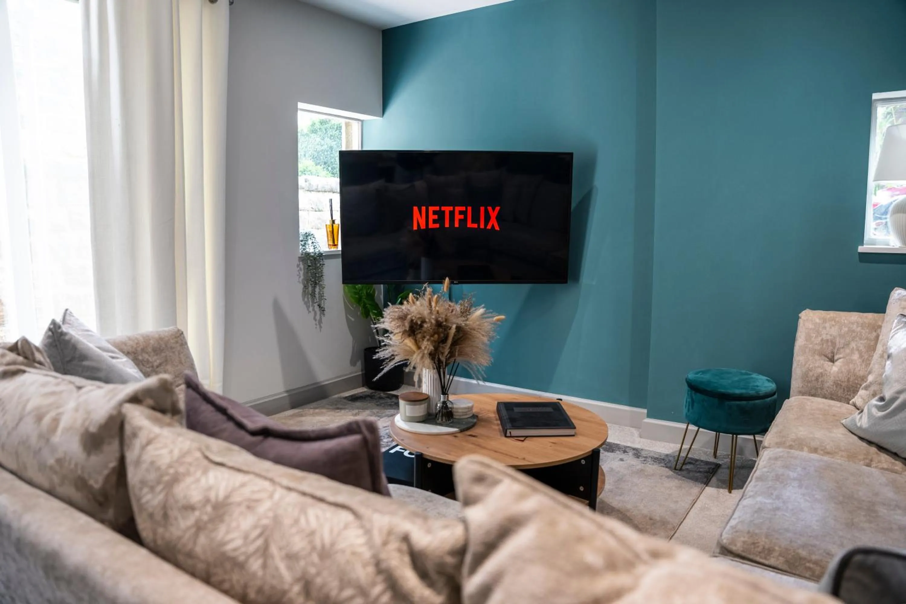 Spring Mount Huge Luxury Full Apartment- Harrogate Centre-Two extremely comfy Kingsize Bedrooms-Fully equipped Modern Kitchen-Cosy living room with Huge TV