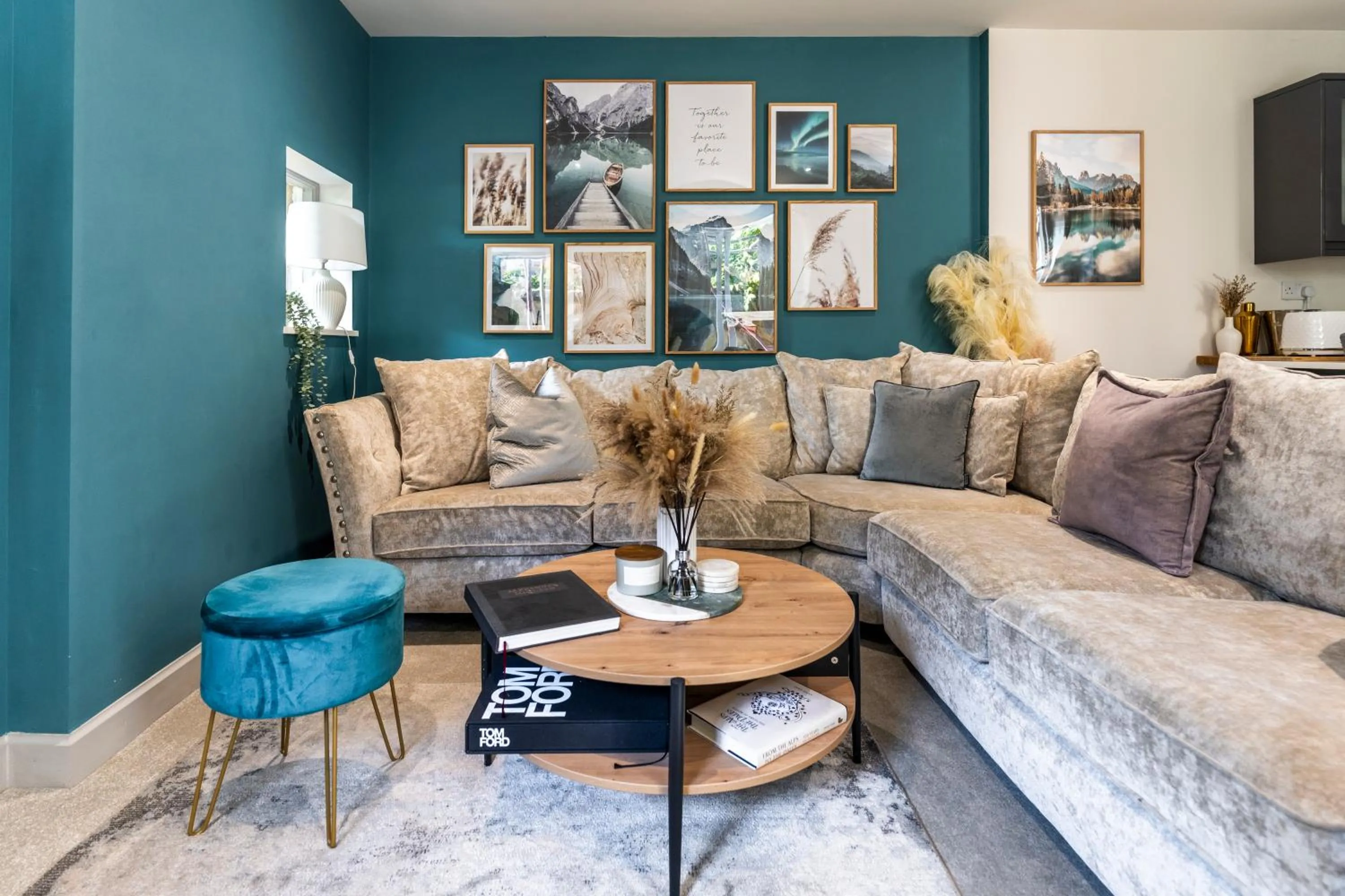 Spring Mount Huge Luxury Full Apartment- Harrogate Centre-Two extremely comfy Kingsize Bedrooms-Fully equipped Modern Kitchen-Cosy living room with Huge TV