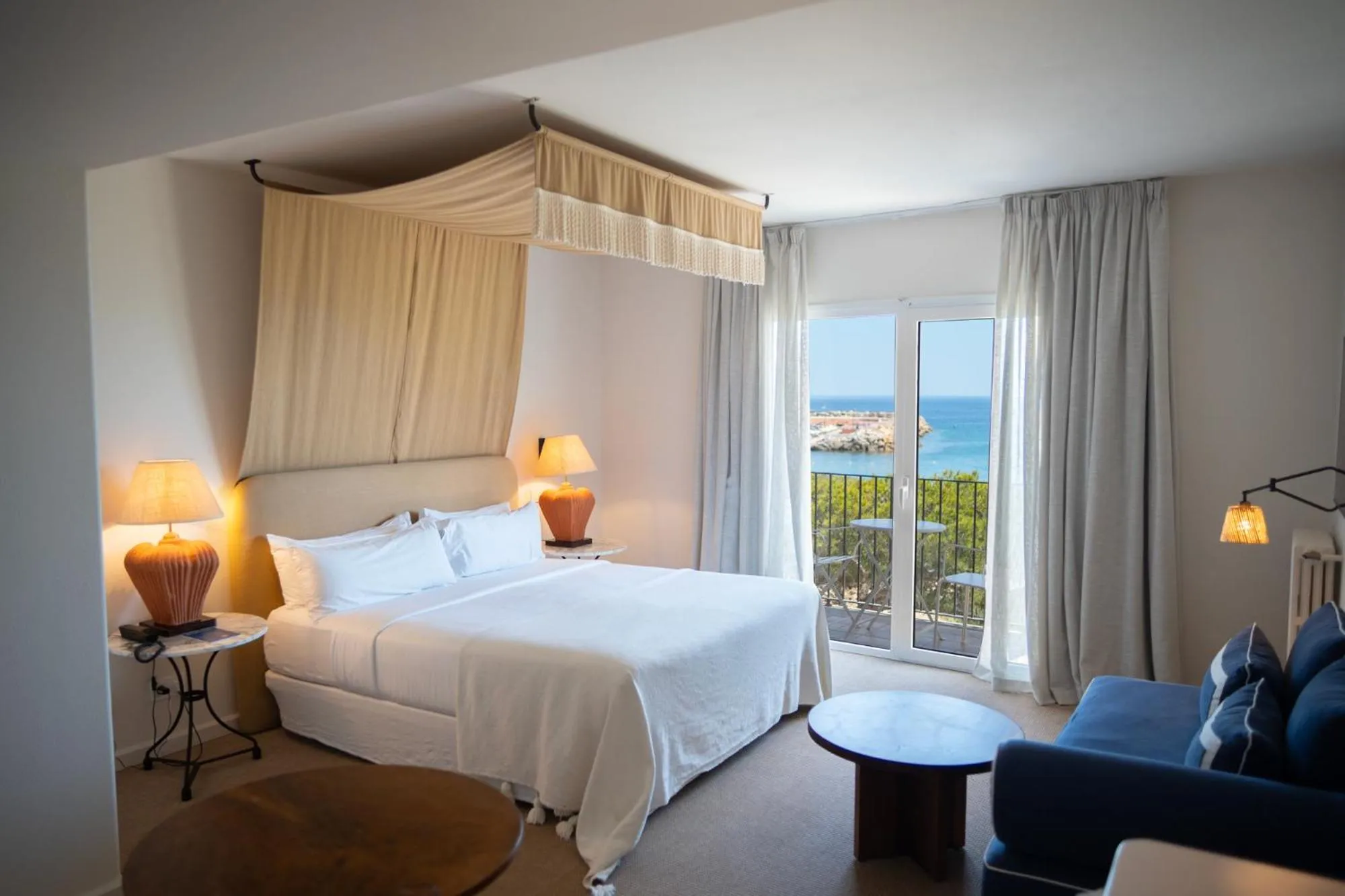 Photo of the whole room, Bed in Hotel Isabella's Llafranc