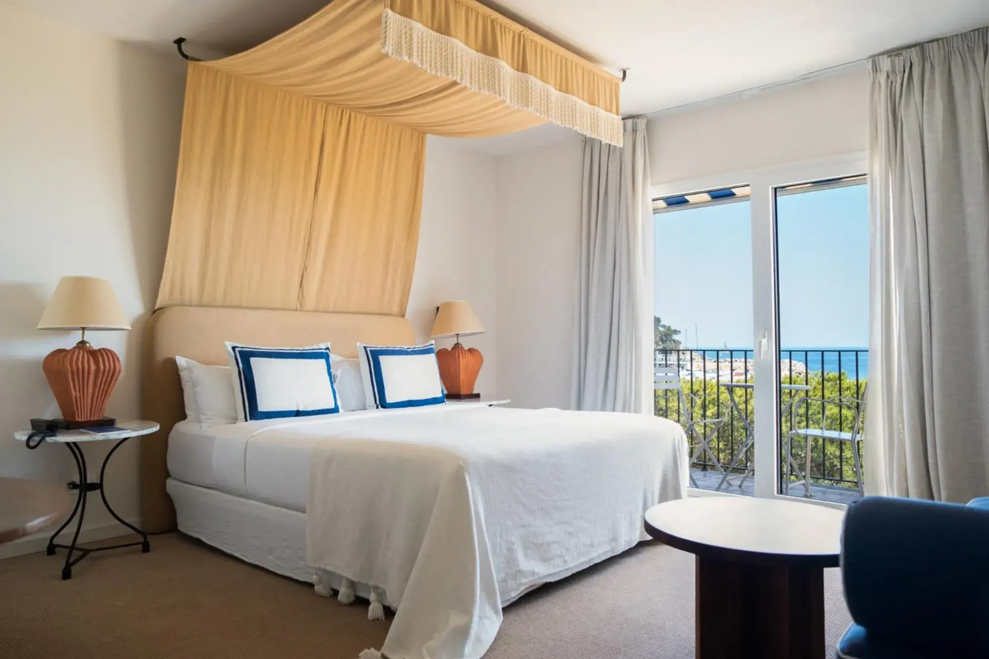 Deluxe Suite with Sea View in Hotel Isabella's Llafranc Deluxe Suite with Sea View in Hotel Isabella's Llafranc