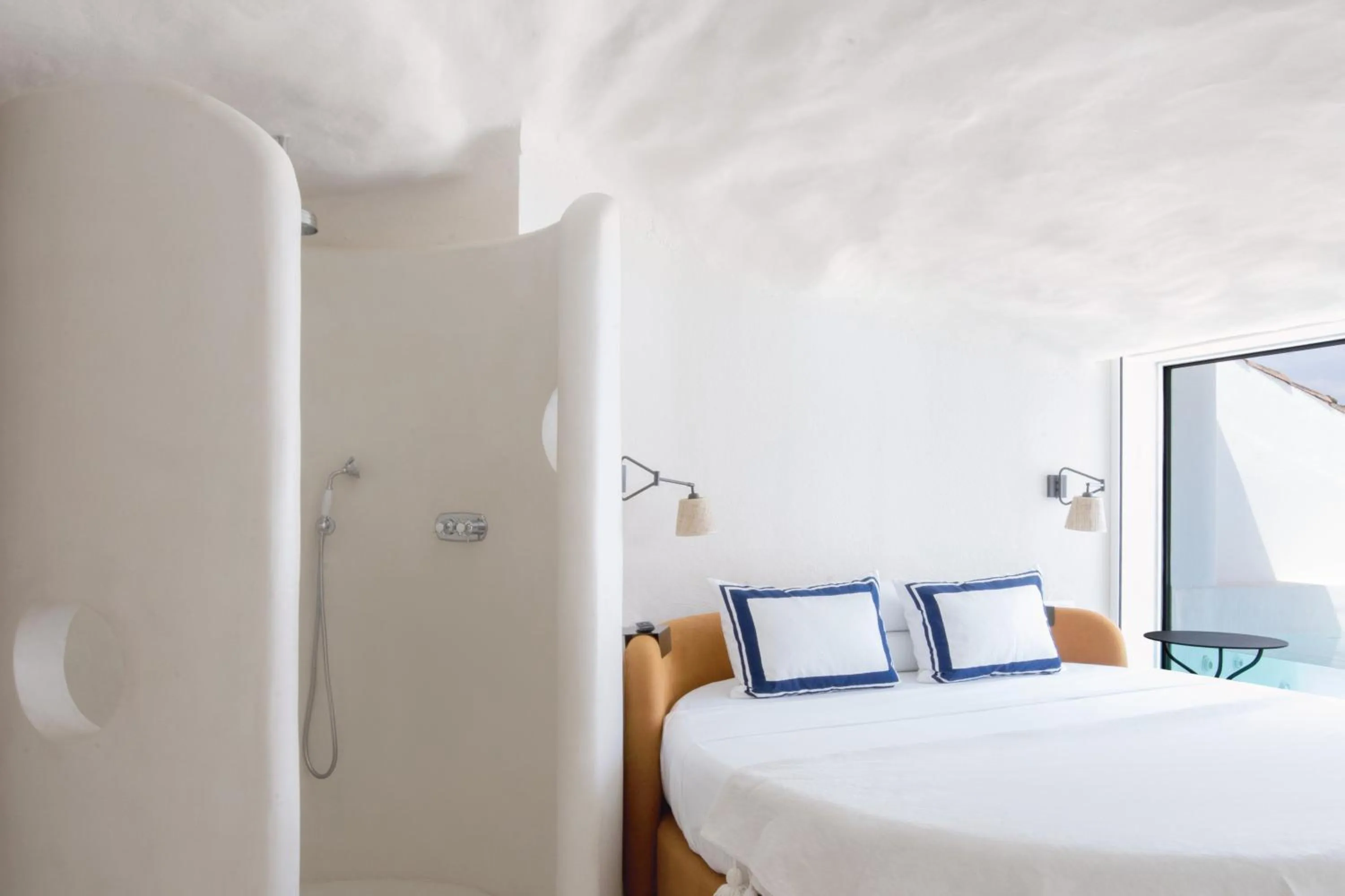 Shower, Bed in Hotel Isabella's Llafranc