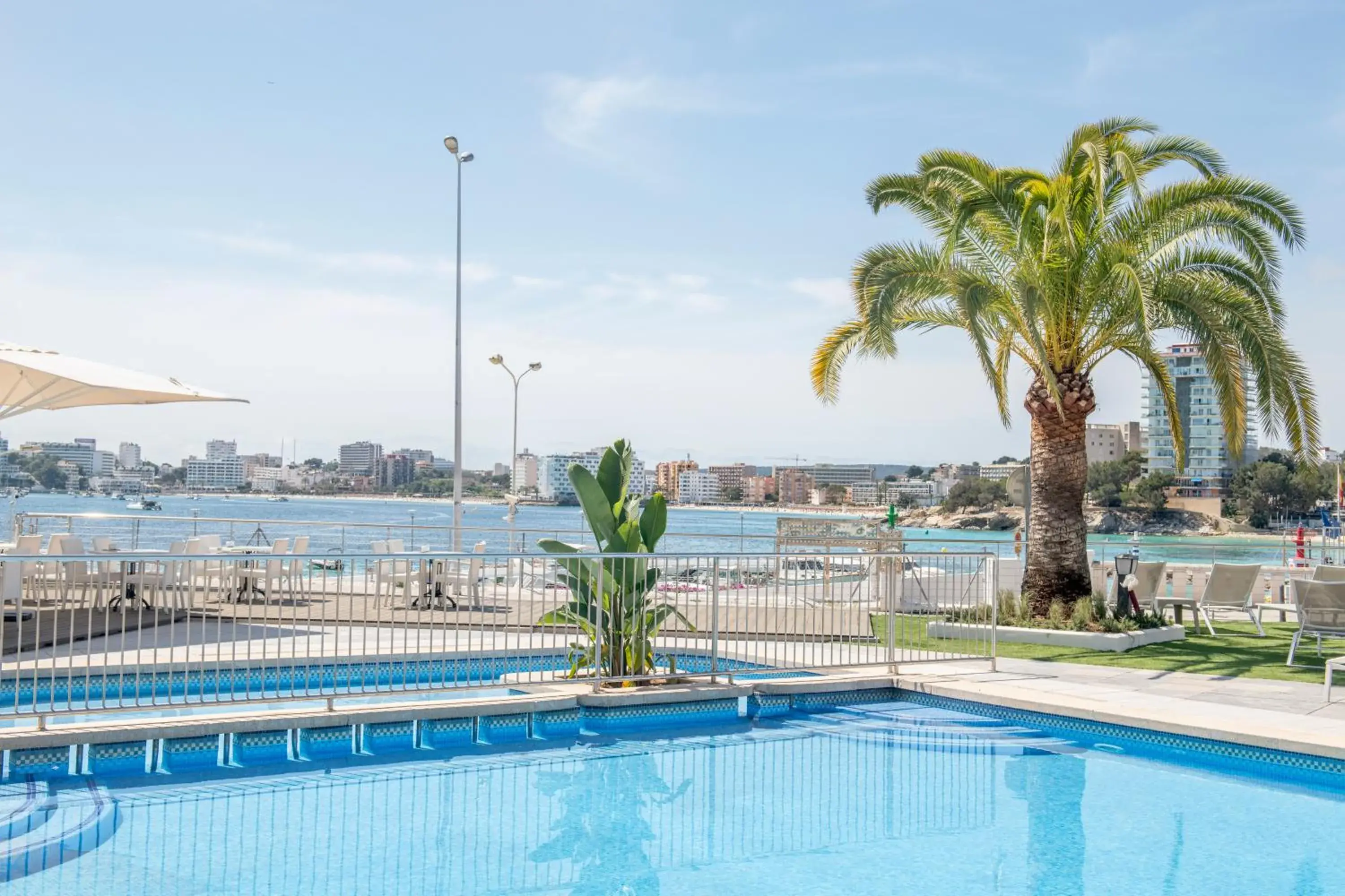 Pool view in Suites ROC Portonova Pool view in Suites ROC Portonova