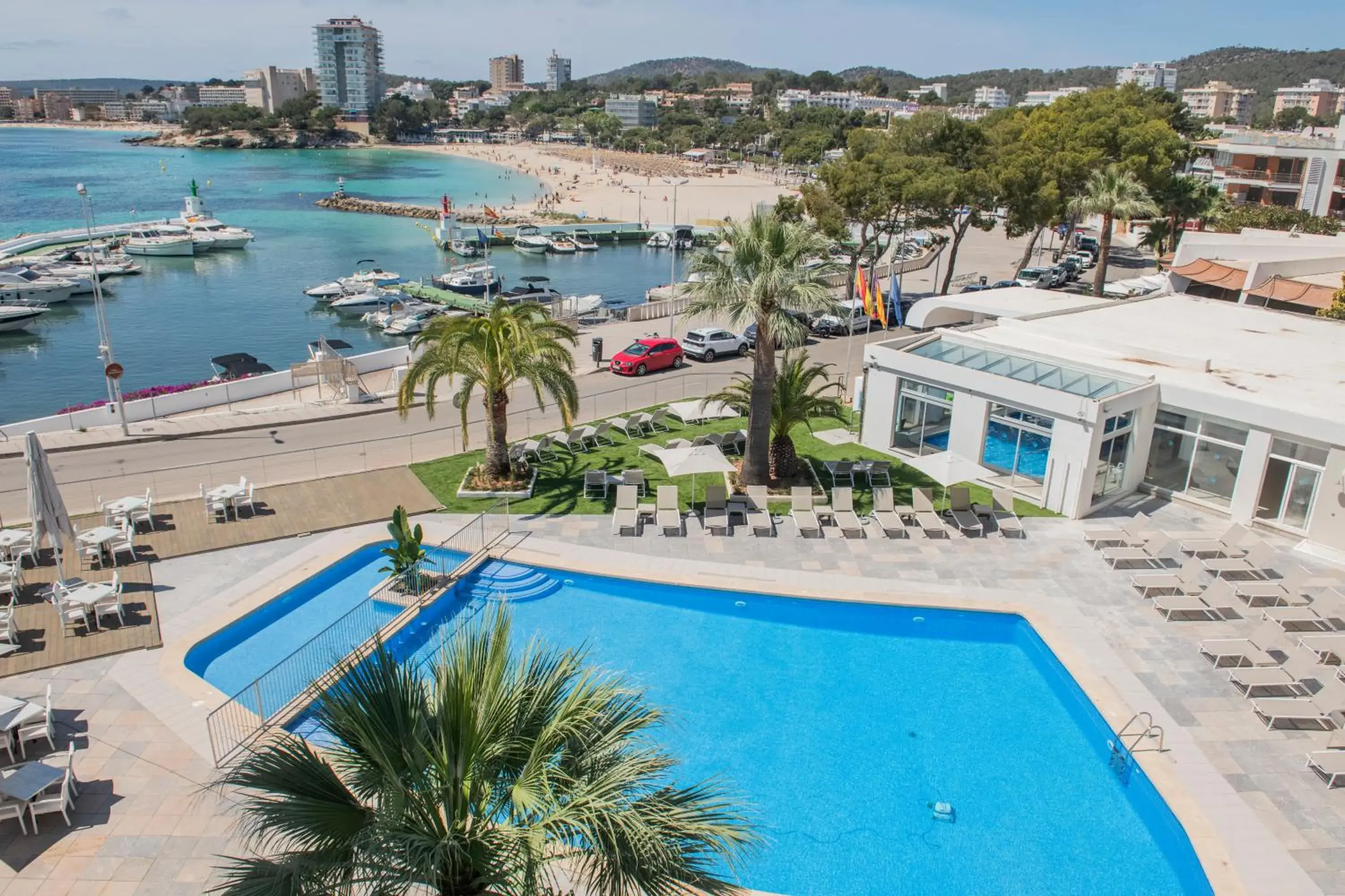 Pool view in Suites ROC Portonova Pool view in Suites ROC Portonova