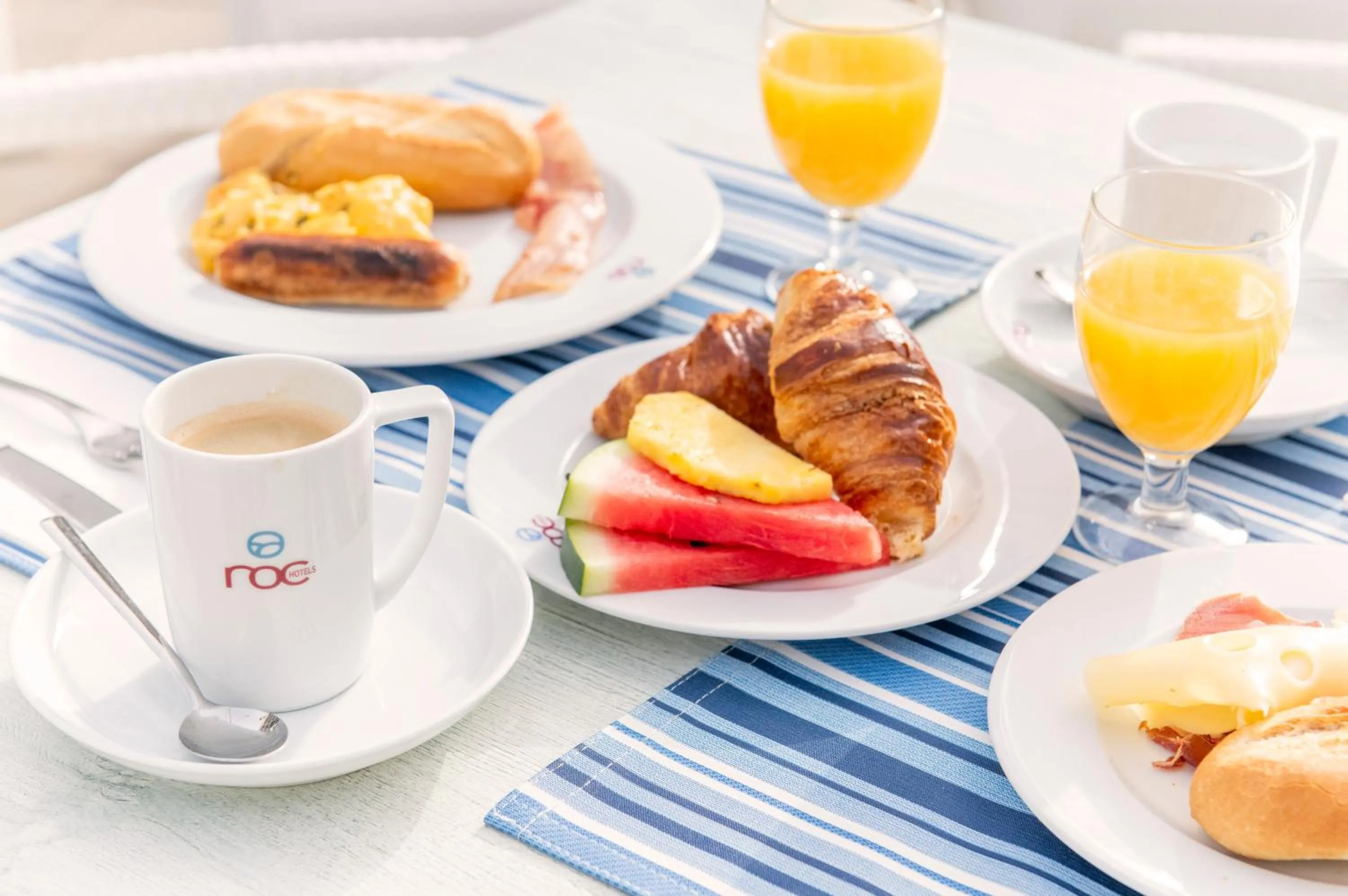 Buffet breakfast in Roc Portonova Apartaments