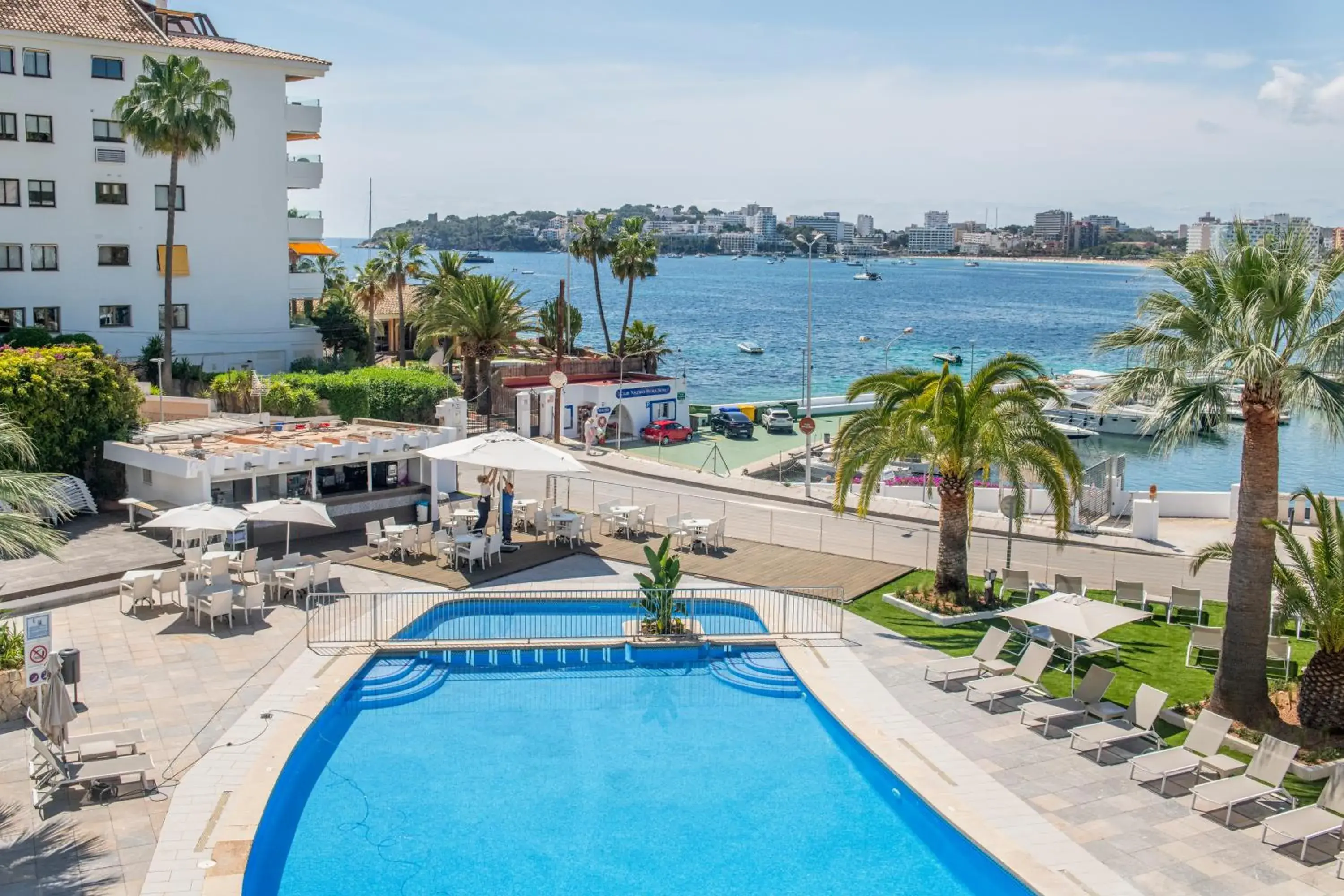 Pool view in Suites ROC Portonova Pool view in Suites ROC Portonova