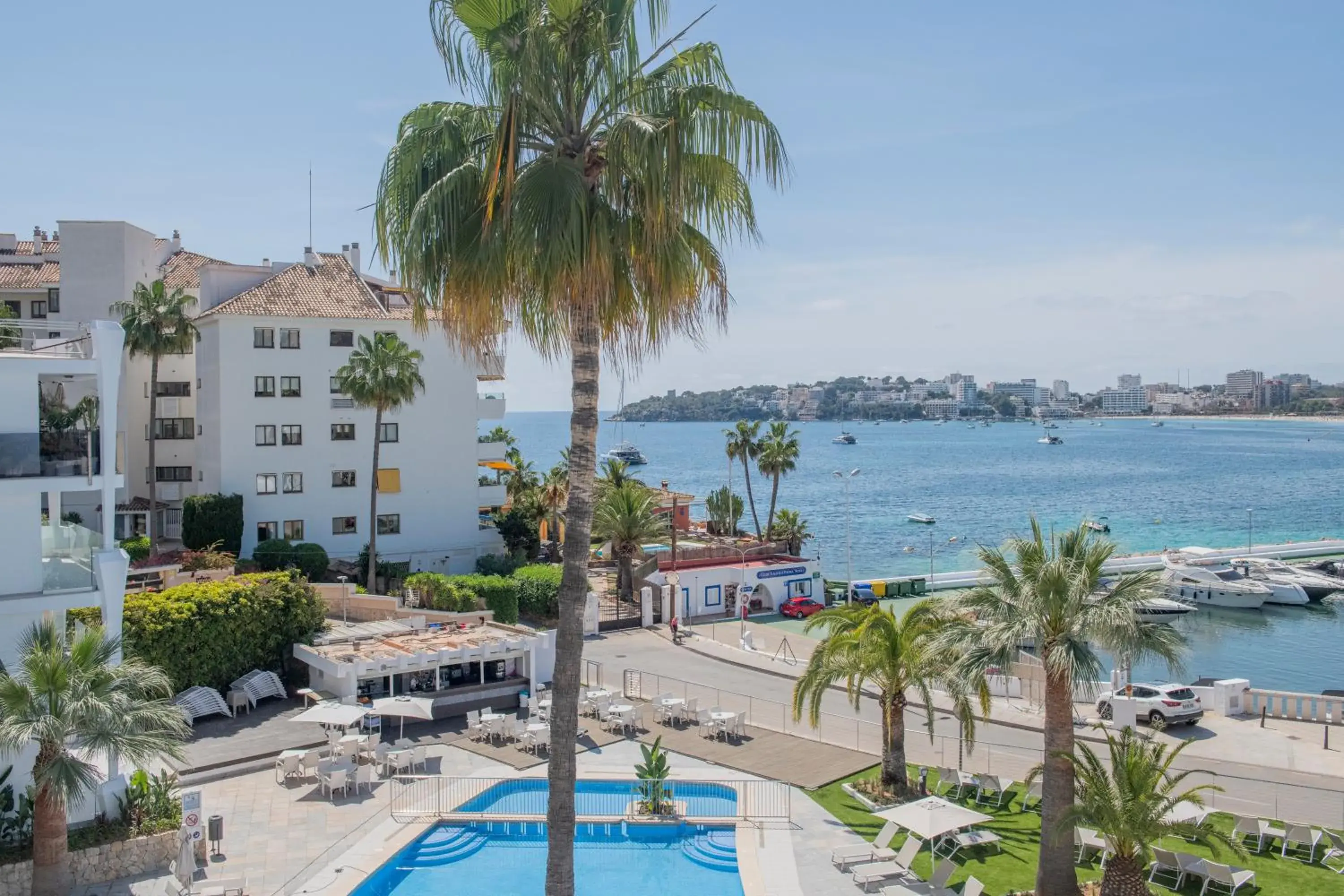 Pool view in Roc Portonova Apartaments Pool view in Roc Portonova Apartaments