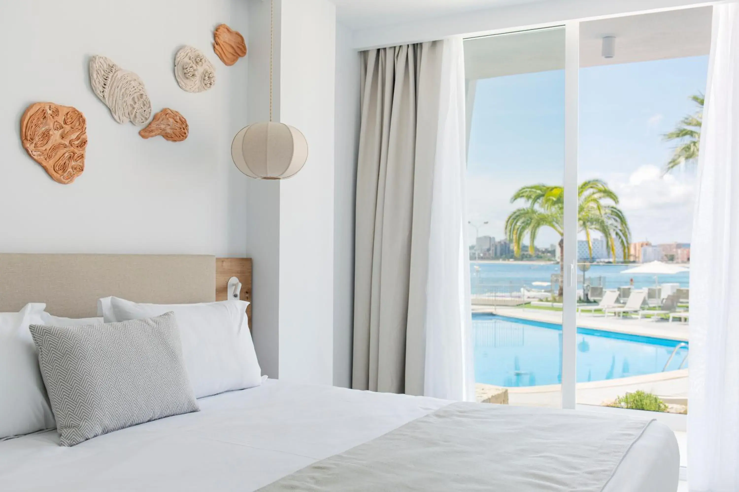 Photo of the whole room, Bed in Suites ROC Portonova Photo of the whole room, Bed in Suites ROC Portonova