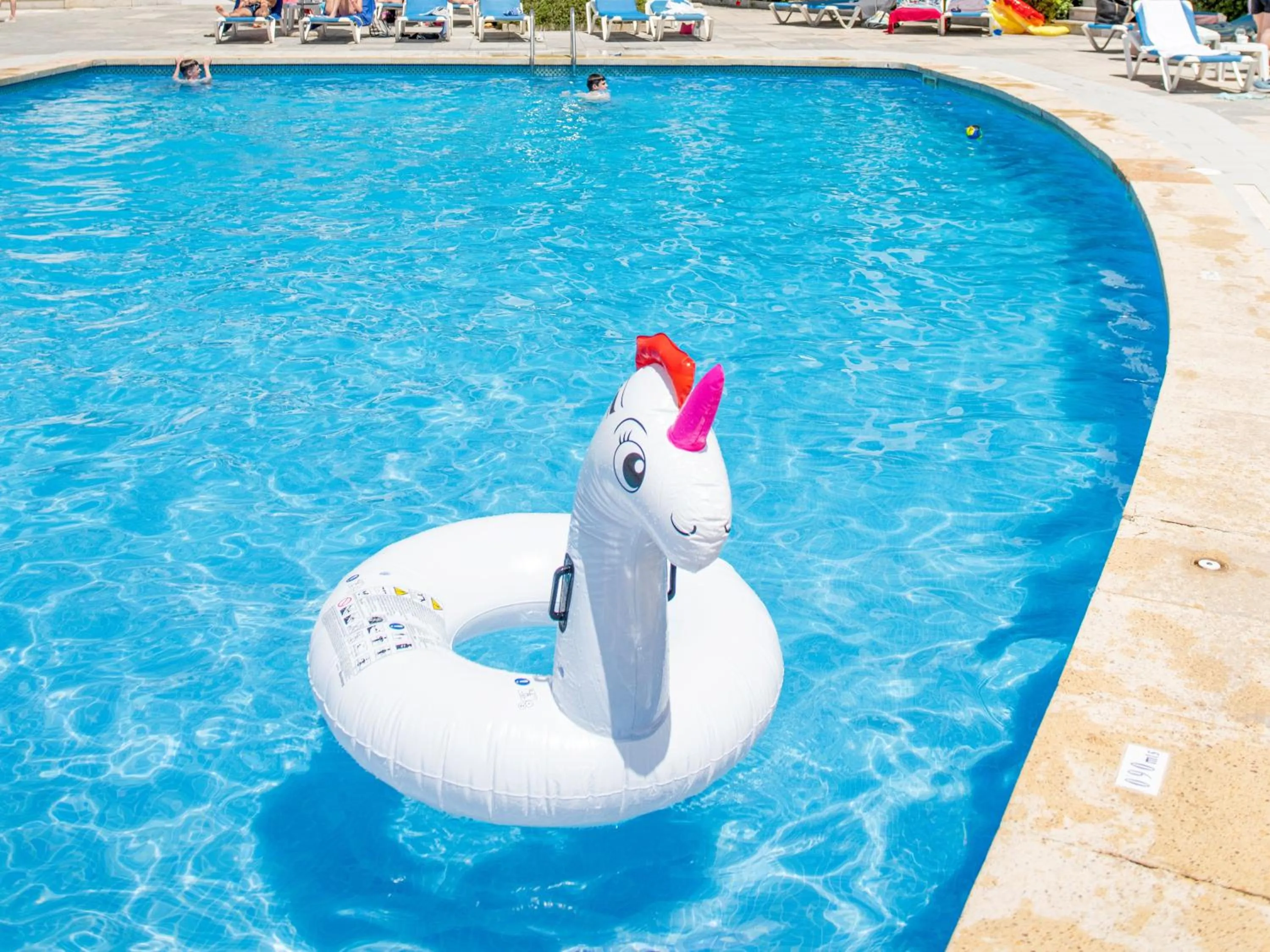 Swimming pool in Roc Portonova Apartaments