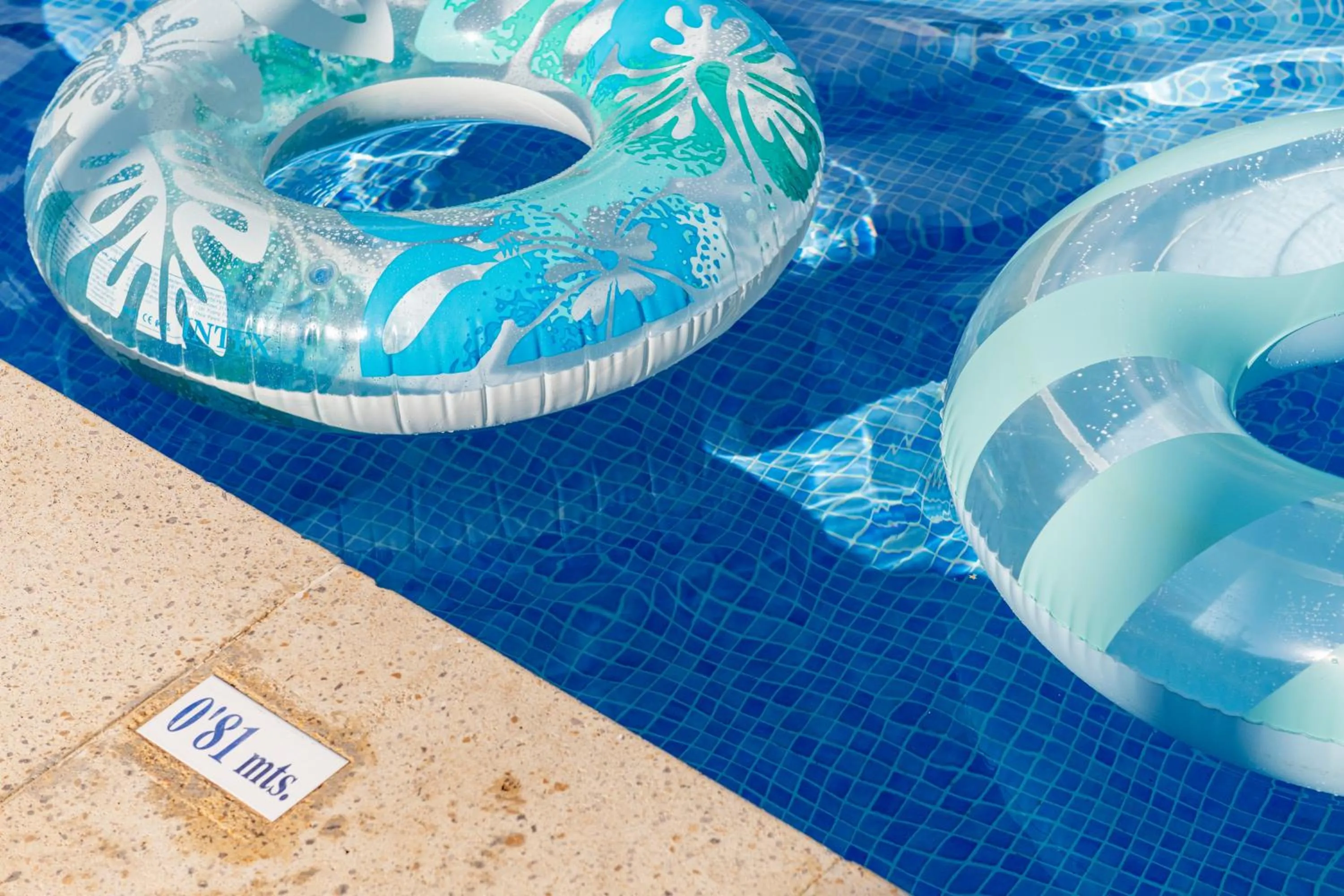 Swimming pool in Roc Portonova Apartaments