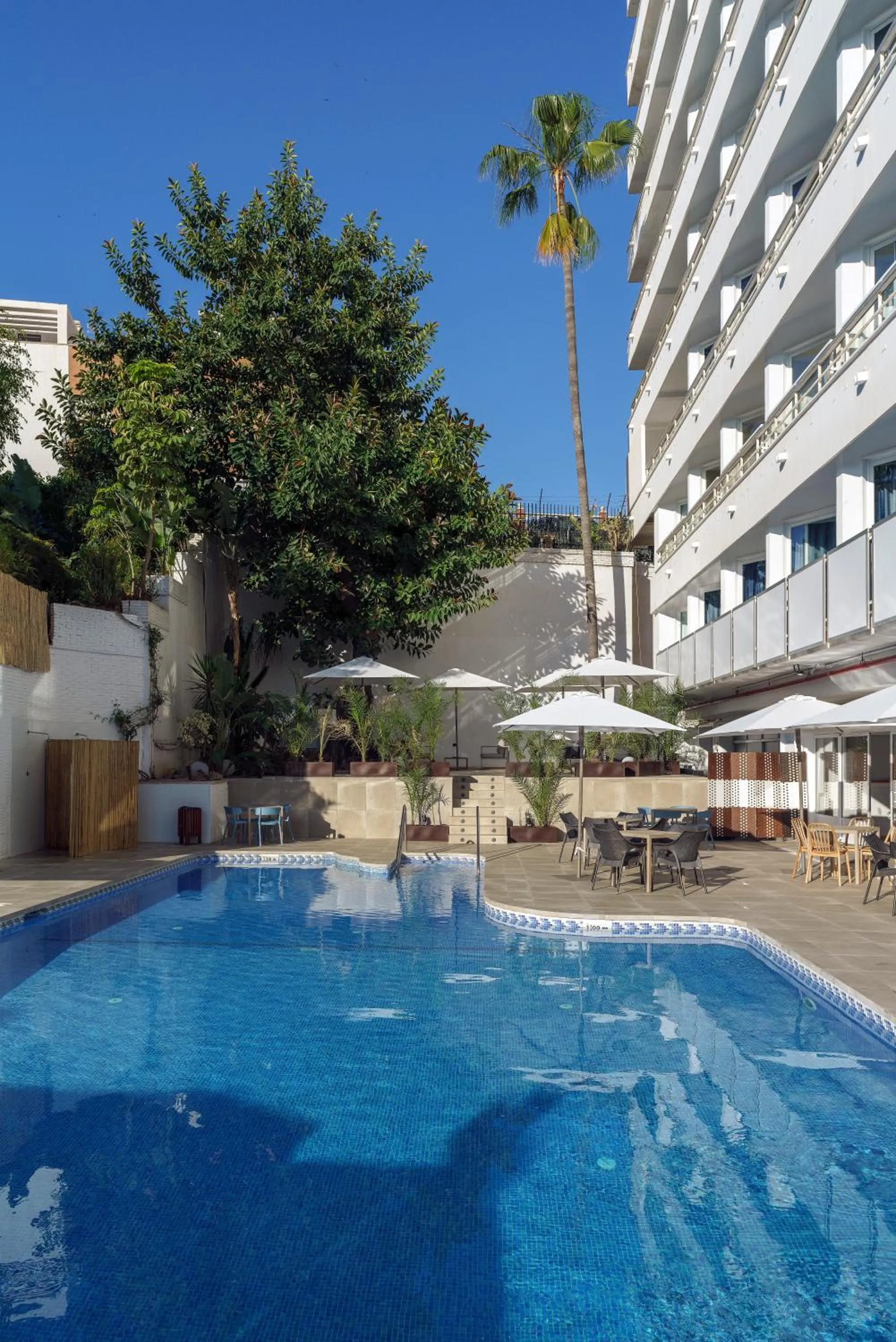 Swimming pool in Hotel Costa Málaga - Adults Recommended - by Pierre & Vacances