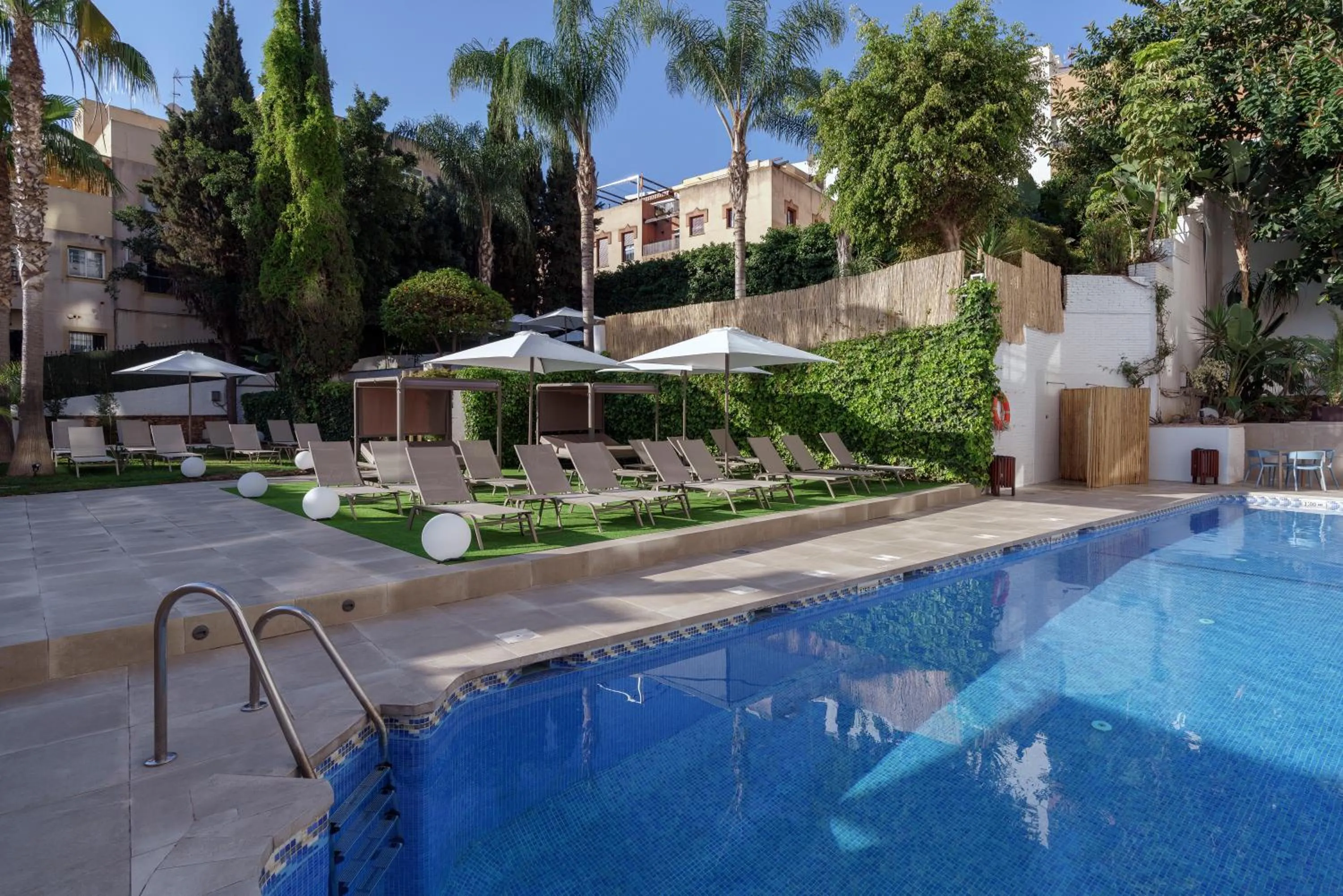 Swimming pool in Hotel Costa Málaga - Adults Recommended - by Pierre & Vacances