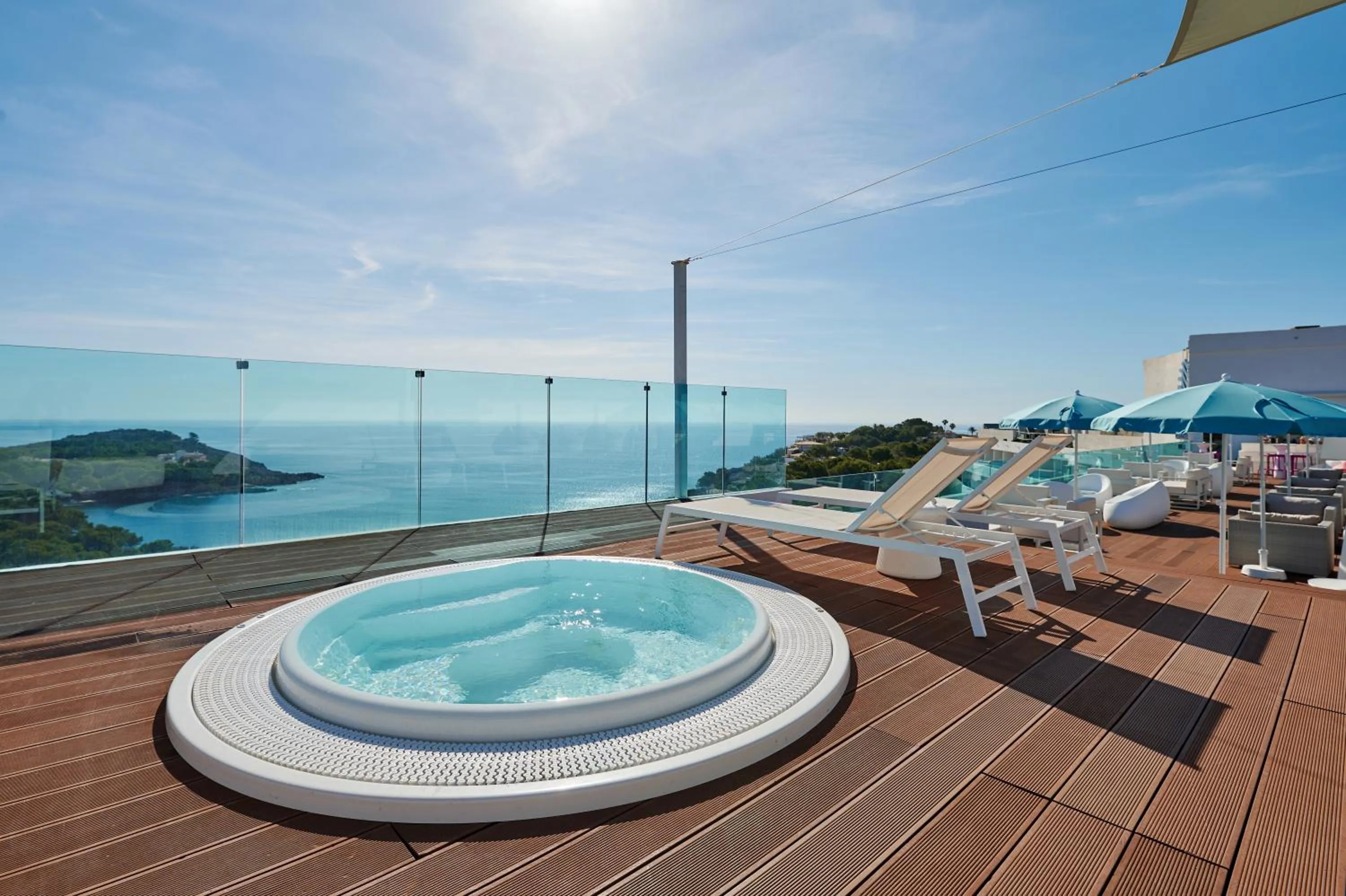 Hot Tub in AluaSoul Carolina - Adults Only