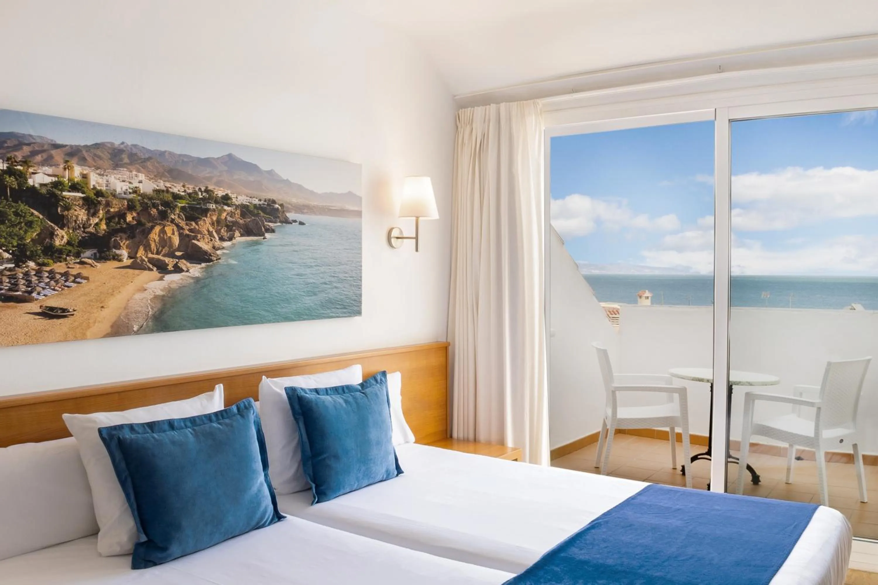 Bed in Aluasun Lago Rojo - Adults recommended