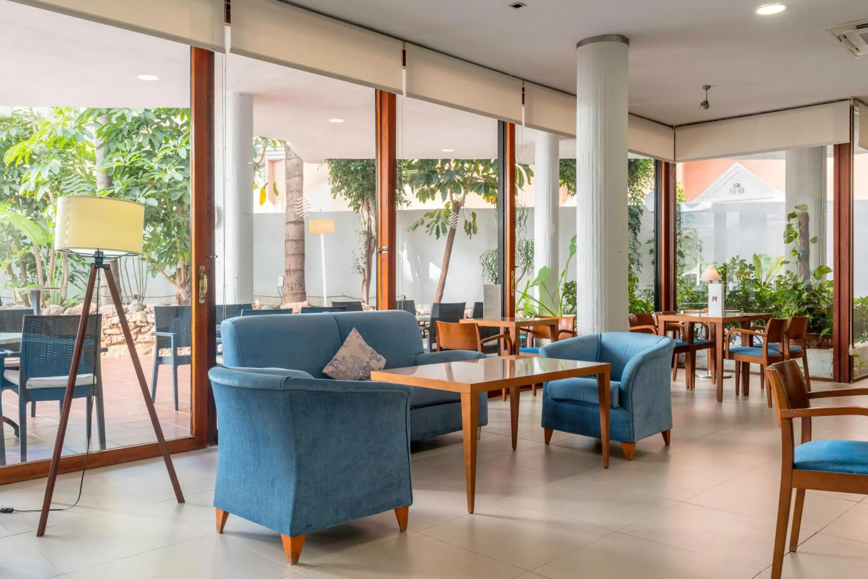 Lounge or bar in Aluasun Lago Rojo - Adults recommended Lounge or bar in Aluasun Lago Rojo - Adults recommended