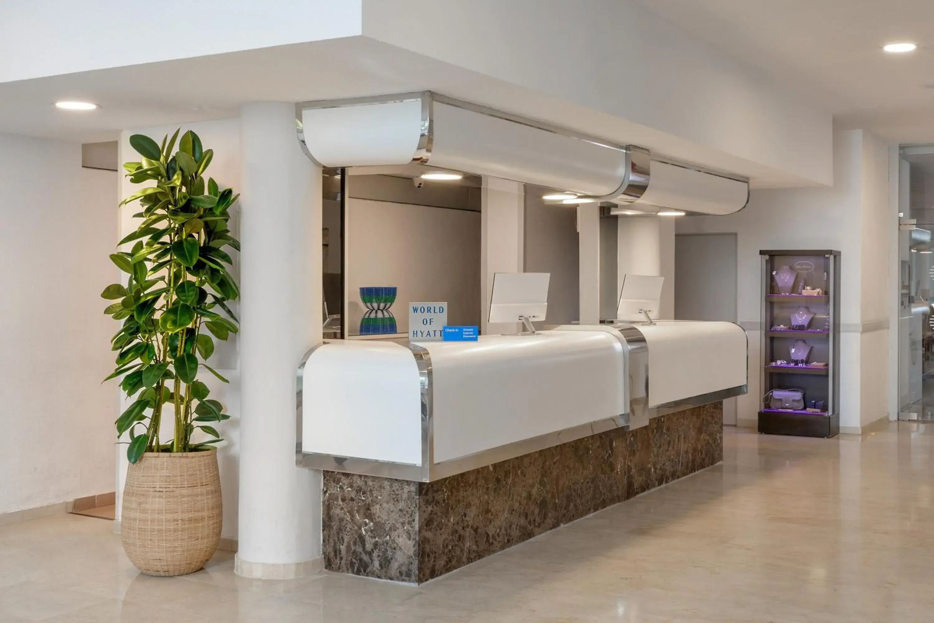 Lobby or reception, Bed in Aluasun Lago Rojo - Adults recommended Lobby or reception, Bed in Aluasun Lago Rojo - Adults recommended