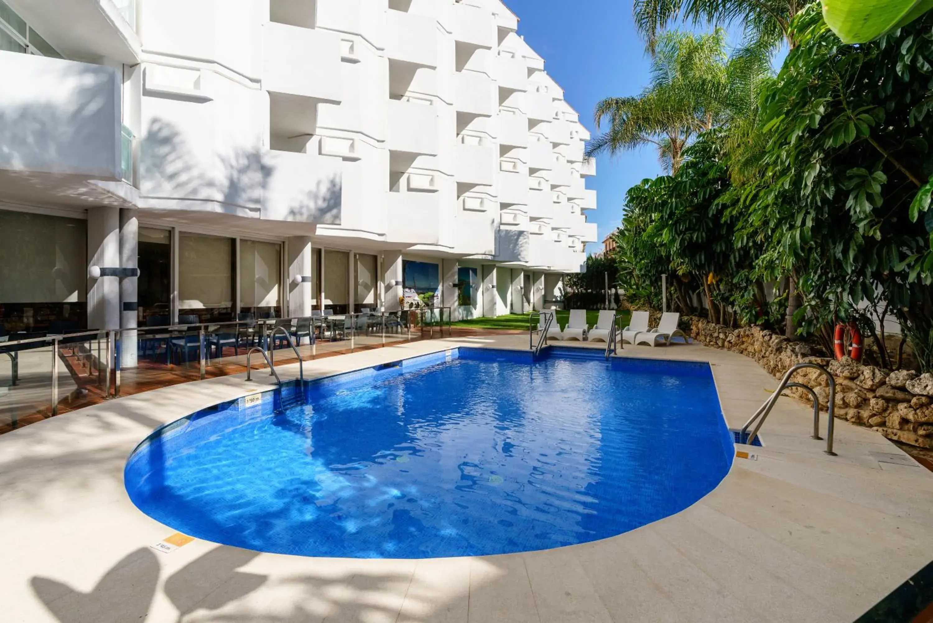 Swimming pool in Aluasun Lago Rojo - Adults recommended Swimming pool in Aluasun Lago Rojo - Adults recommended