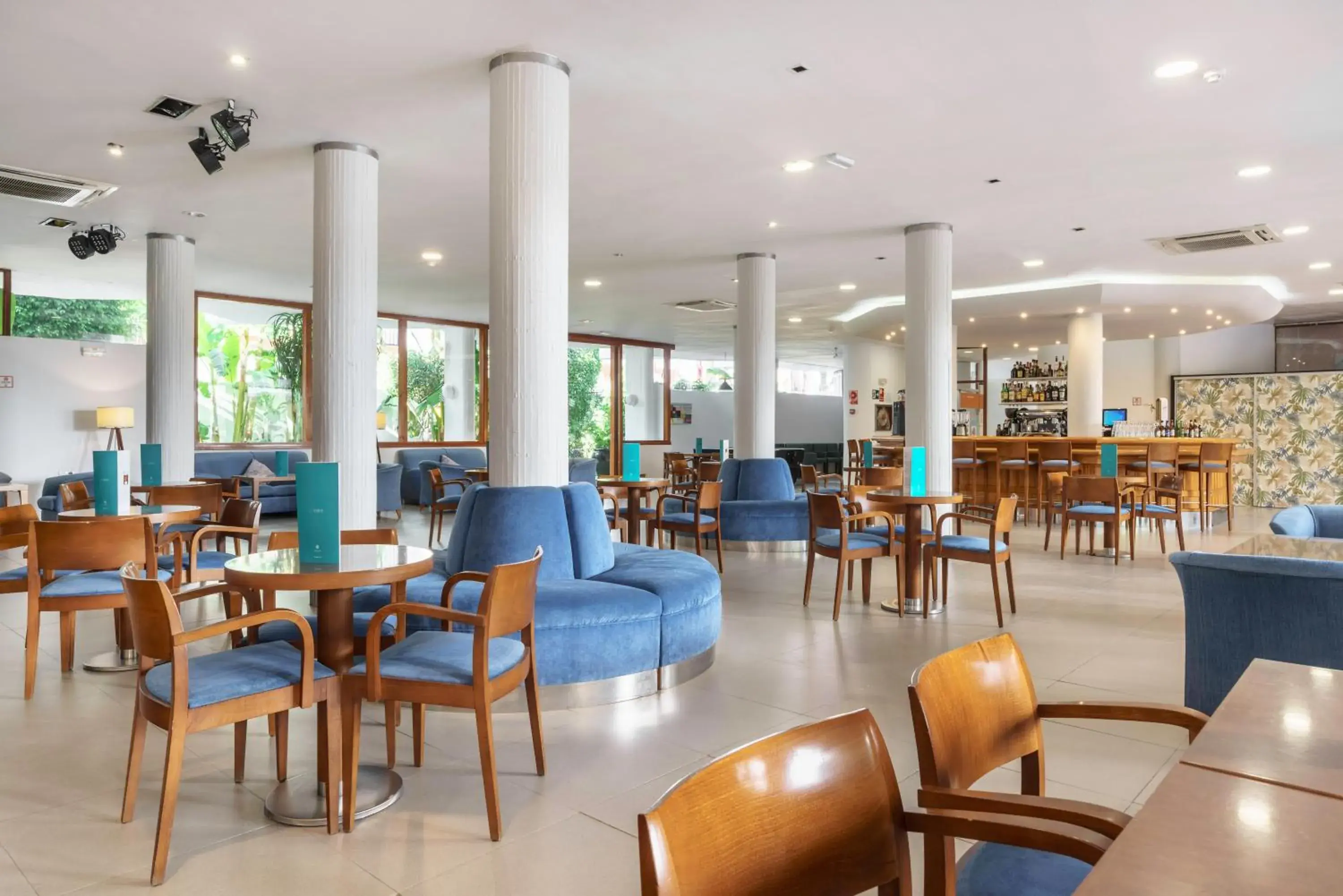 Lounge or bar in Aluasun Lago Rojo - Adults recommended Lounge or bar in Aluasun Lago Rojo - Adults recommended